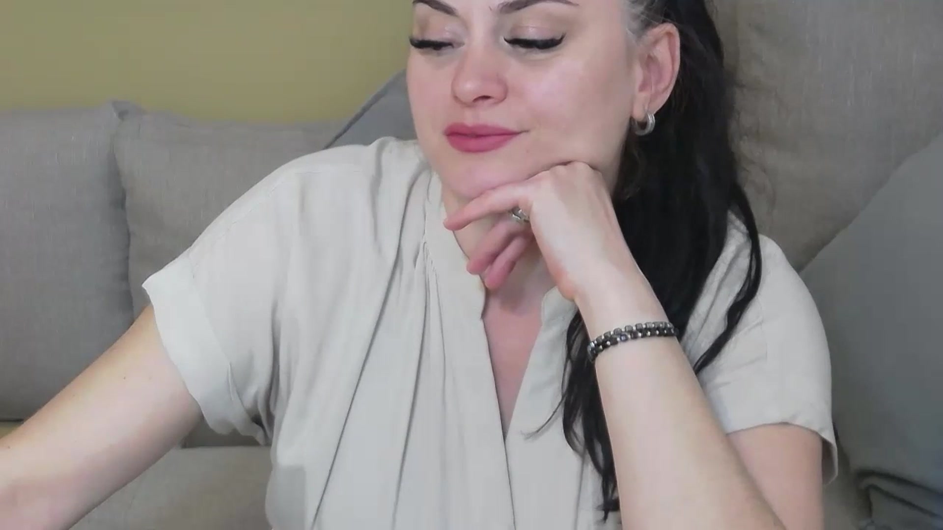 Gallery image thumbnail from ForeverChic's myfreecams stream on, 07/20/2023, 09:10 image 15 of 20