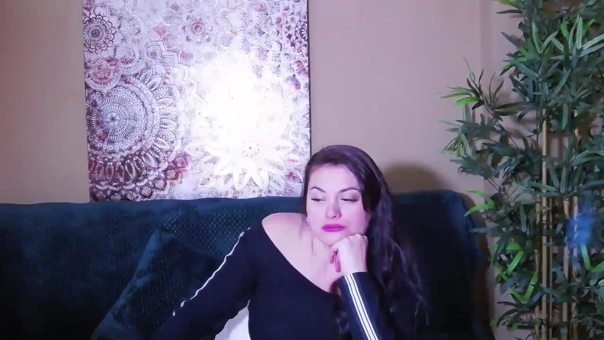 Gallery image thumbnail from ForeverChic's myfreecams stream on, 10/18/2023, 09:42 image 6 of 20