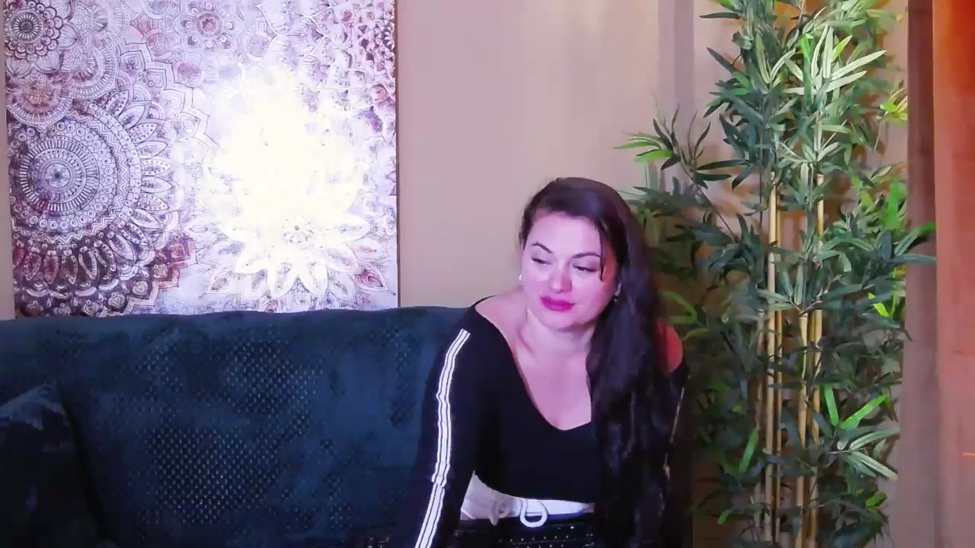 Gallery image thumbnail from ForeverChic's myfreecams stream on, 10/18/2023, 11:21 image 3 of 20