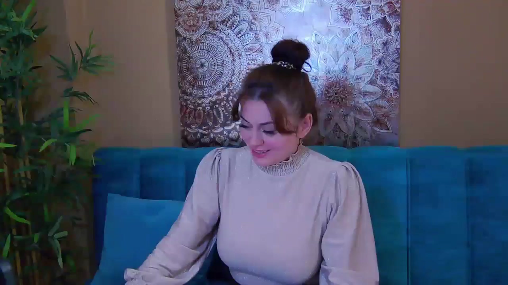 Gallery image thumbnail from ForeverChic's myfreecams stream on, 10/18/2024, 07:47 image 8 of 20