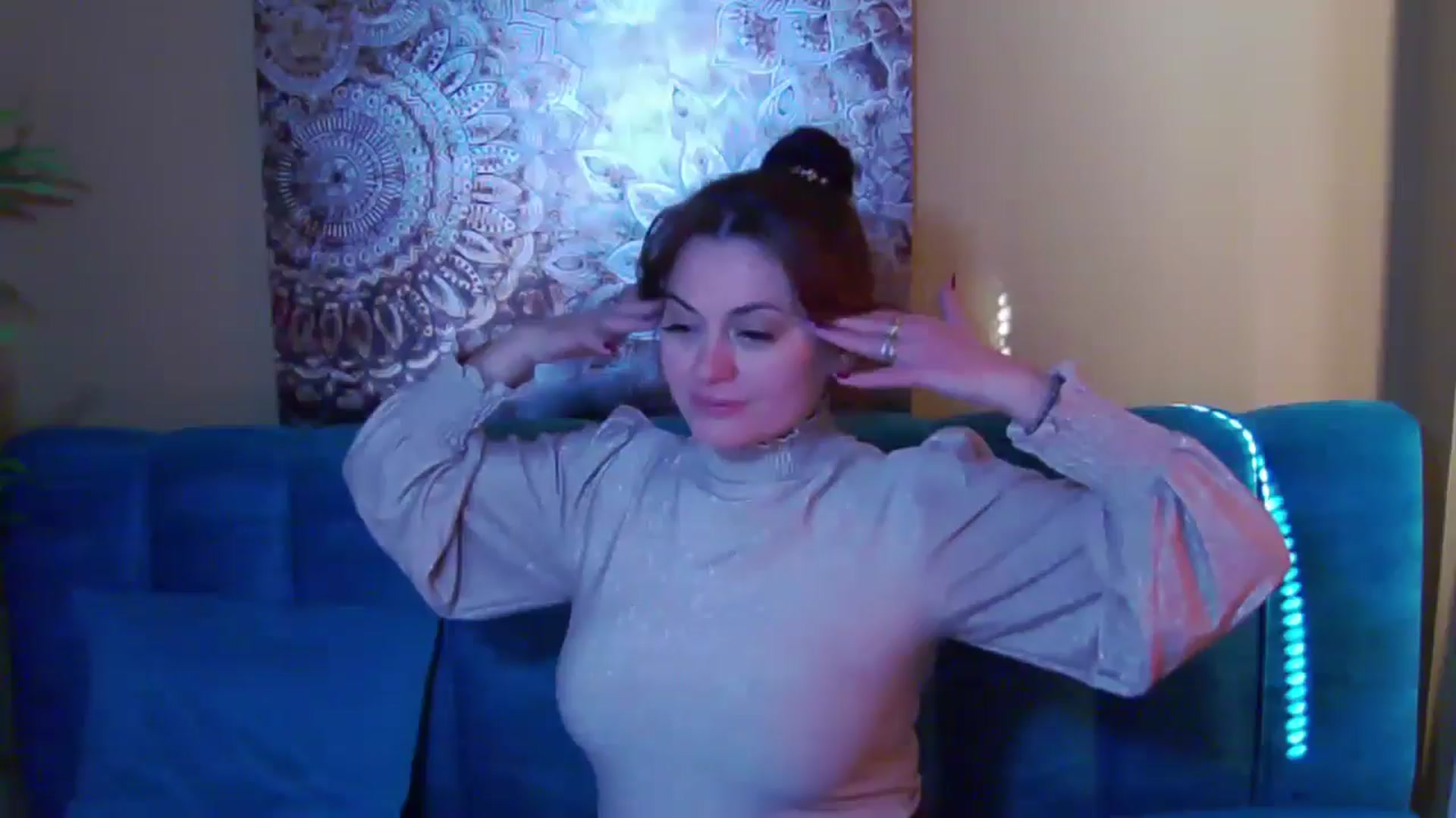 Gallery image thumbnail from ForeverChic's myfreecams stream on, 10/18/2024, 13:19 image 6 of 20