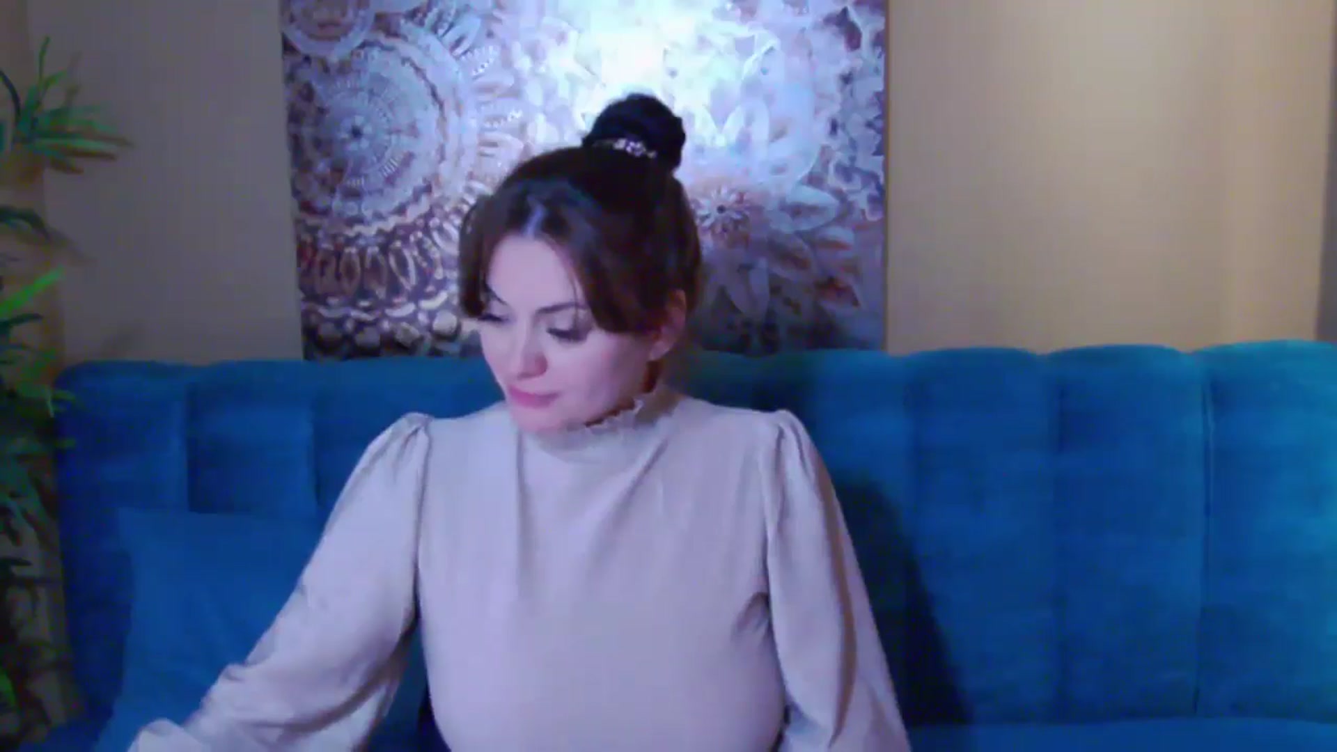 Gallery image thumbnail from ForeverChic's myfreecams stream on, 10/18/2024, 13:19 image 15 of 20