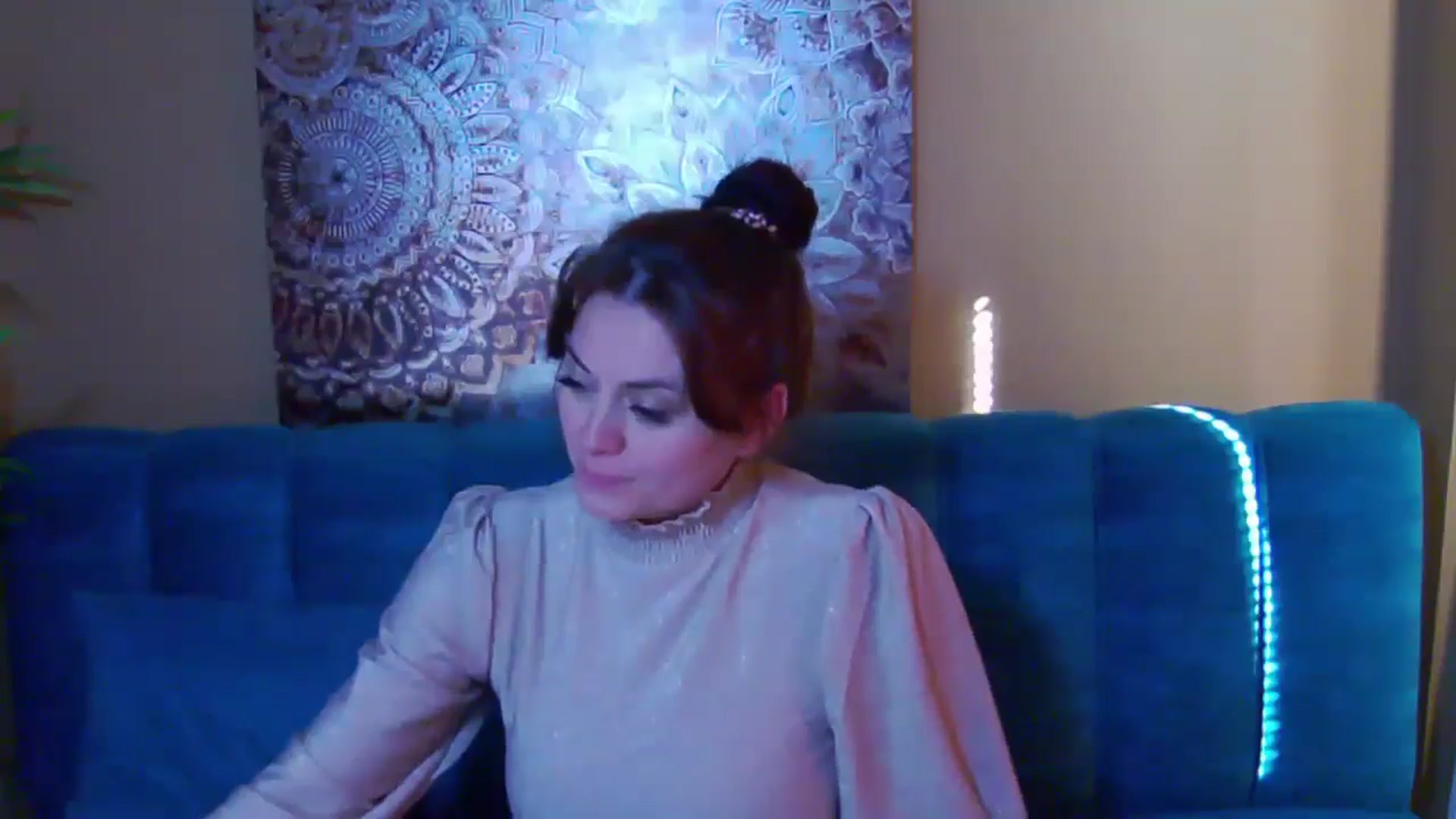 Gallery image thumbnail from ForeverChic's myfreecams stream on, 10/18/2024, 13:19 image 5 of 20
