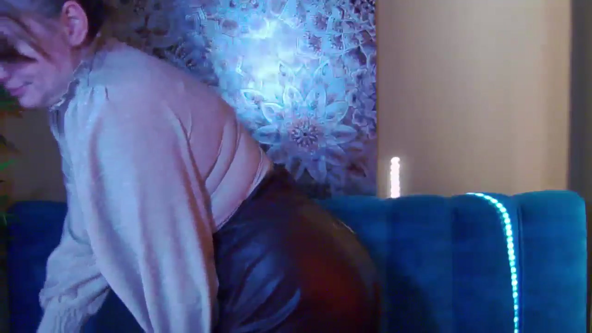 Gallery image thumbnail from ForeverChic's myfreecams stream on, 10/18/2024, 13:19 image 4 of 20
