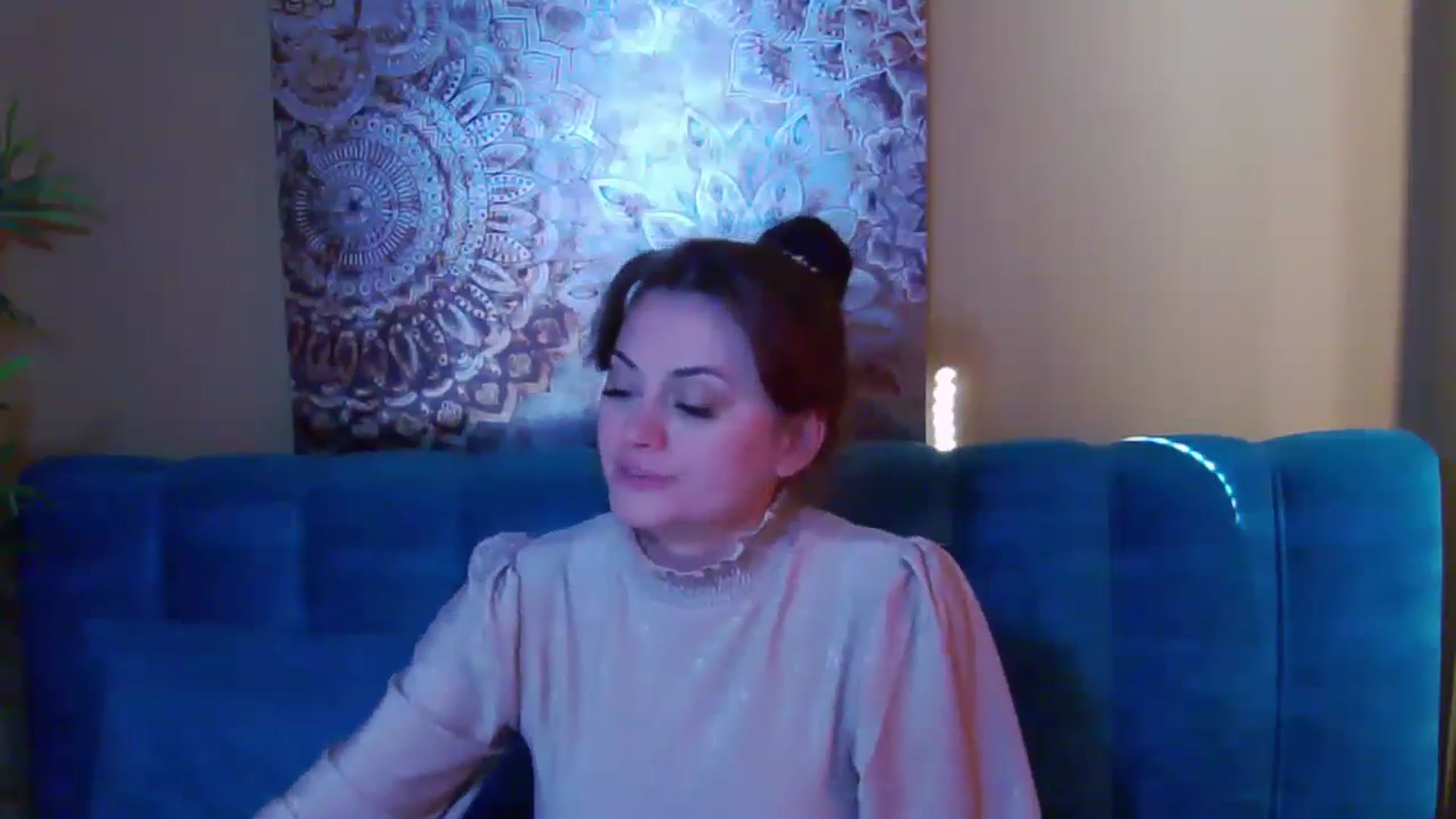 Gallery image thumbnail from ForeverChic's myfreecams stream on, 10/18/2024, 13:19 image 3 of 20