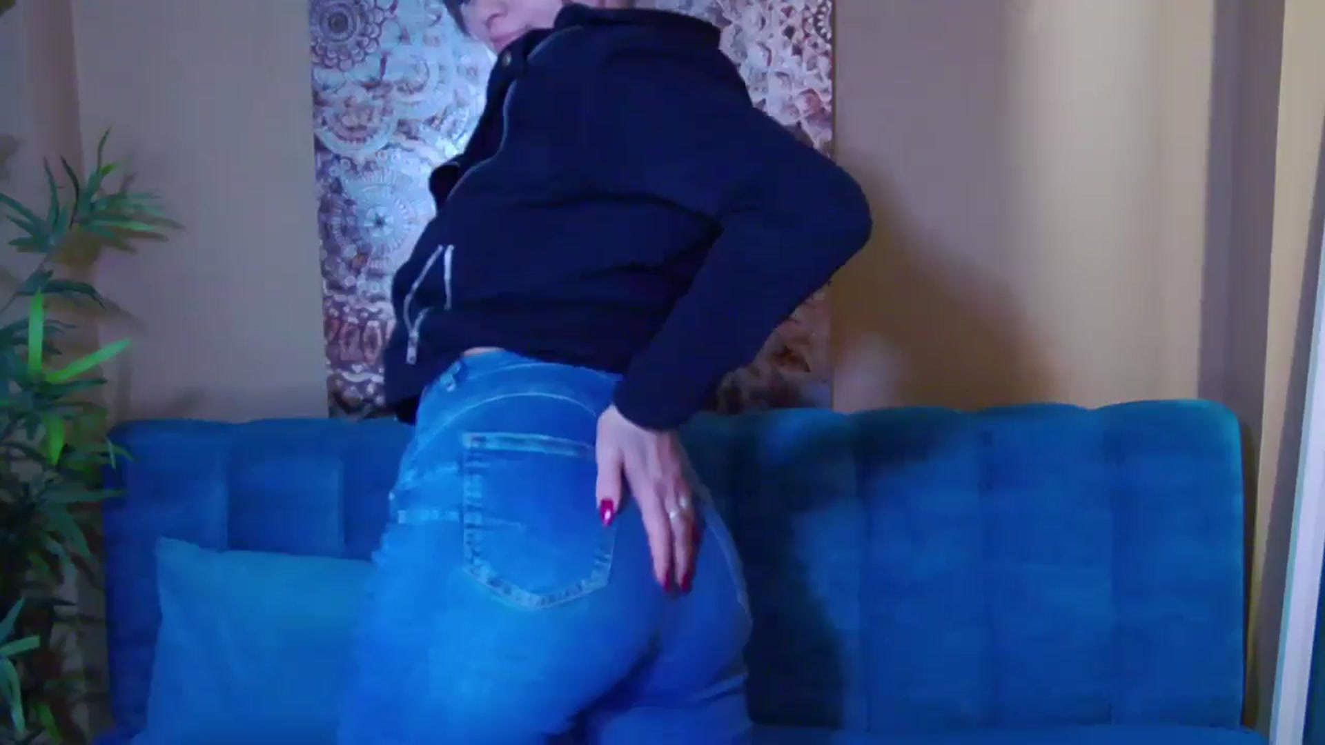 Gallery image thumbnail from ForeverChic's myfreecams stream on, 10/19/2024, 13:43 image 13 of 20