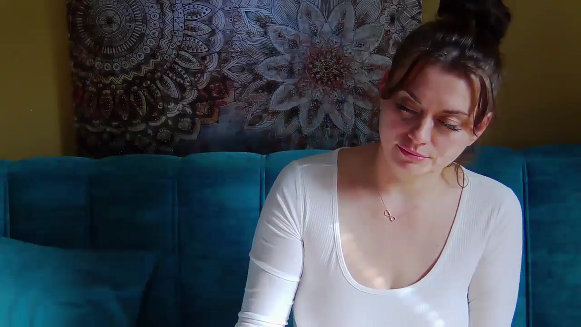 Gallery image thumbnail from ForeverChic's myfreecams stream on, 10/24/2024, 11:30 image 10 of 20