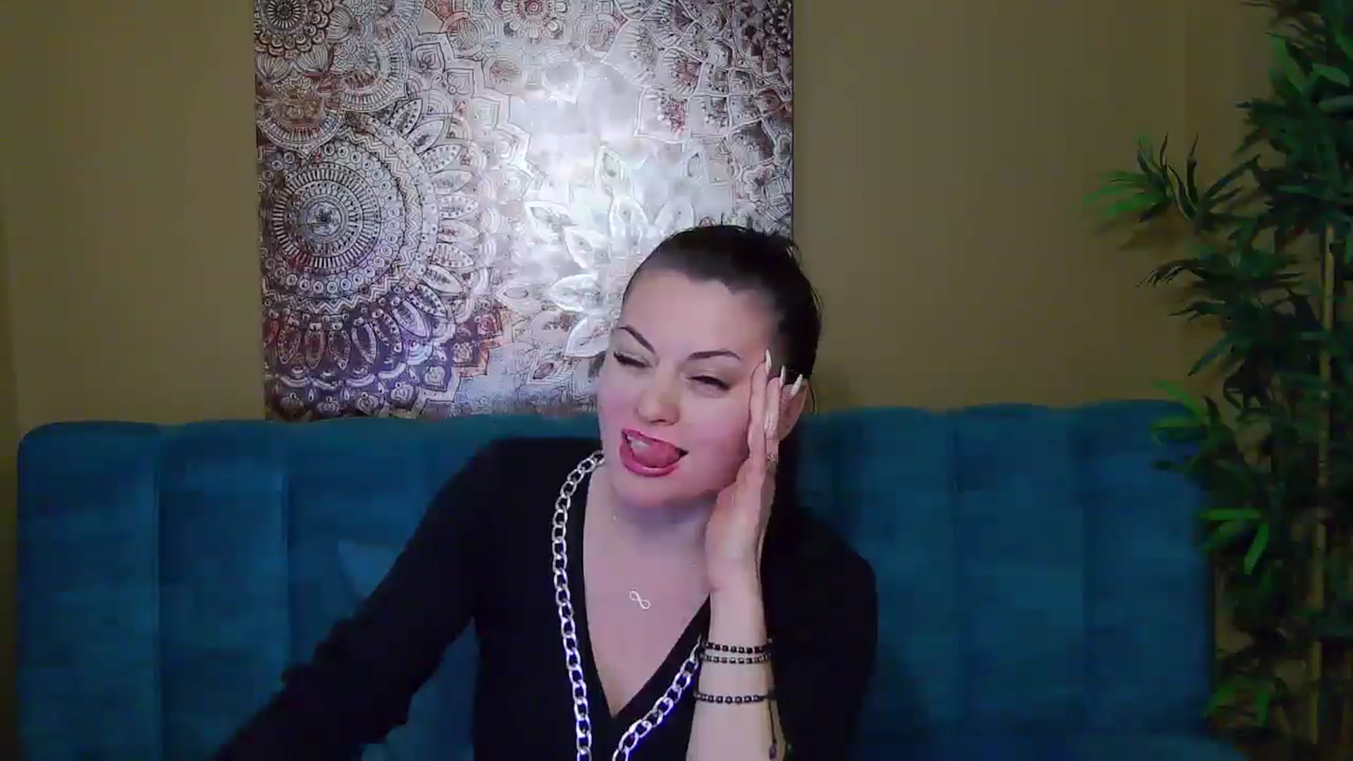 Gallery image thumbnail from ForeverChic's myfreecams stream on, 12/04/2024, 11:35 image 7 of 20