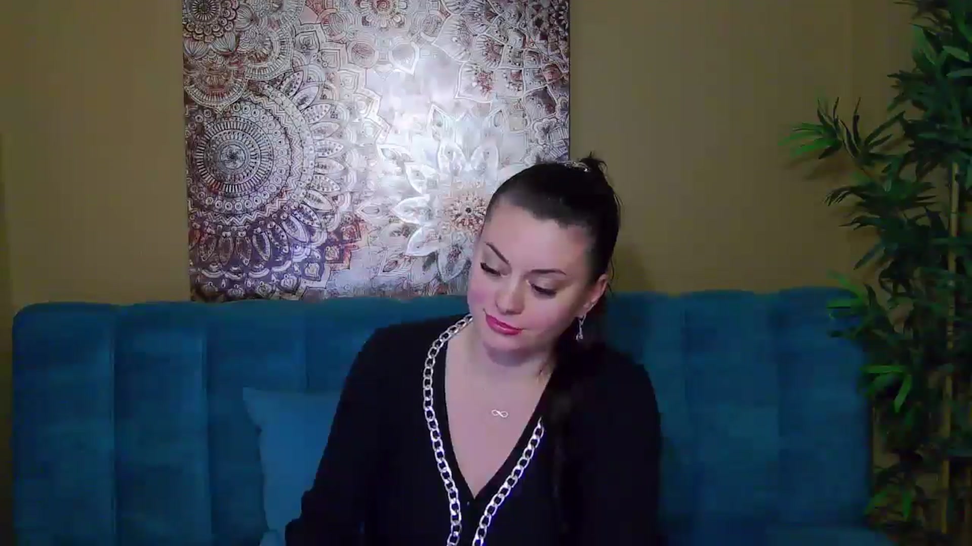 Gallery image thumbnail from ForeverChic's myfreecams stream on, 12/04/2024, 11:35 image 12 of 20