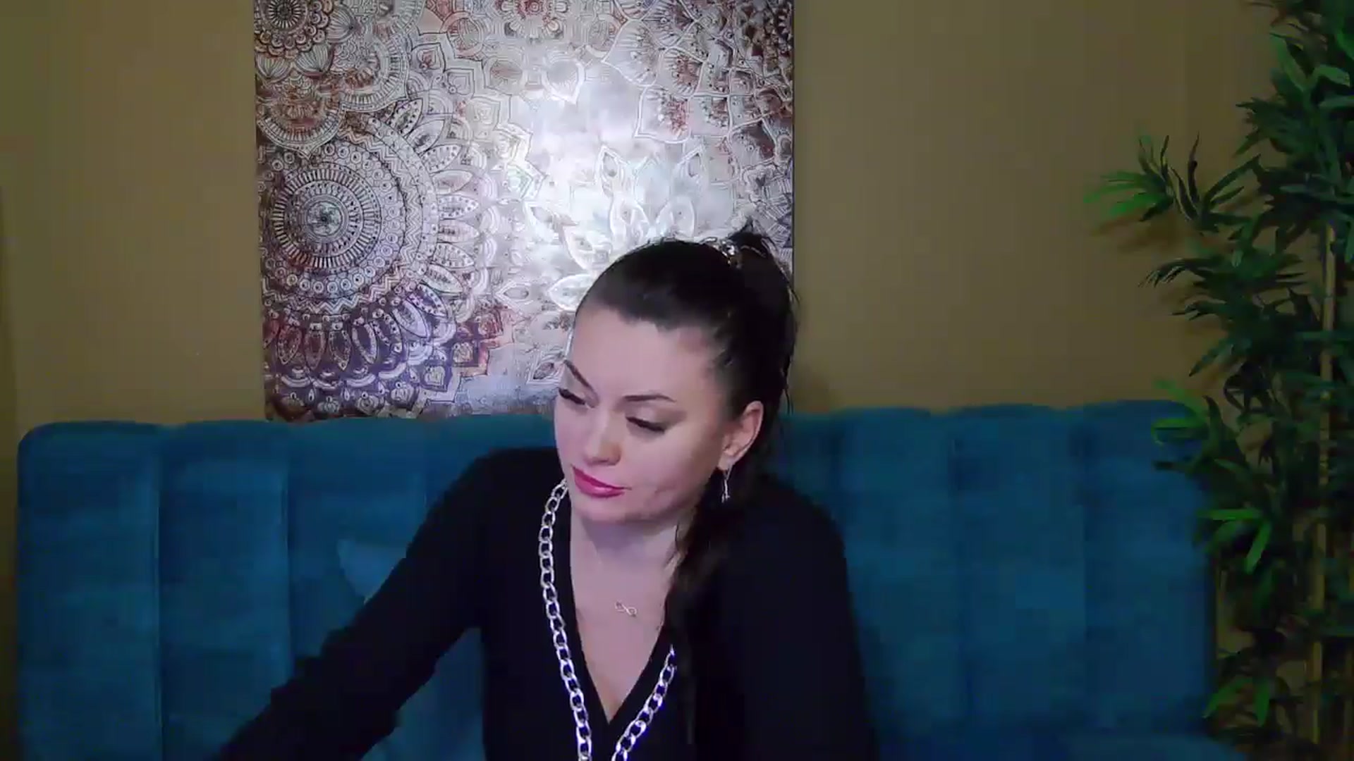Gallery image thumbnail from ForeverChic's myfreecams stream on, 12/04/2024, 11:35 image 8 of 20