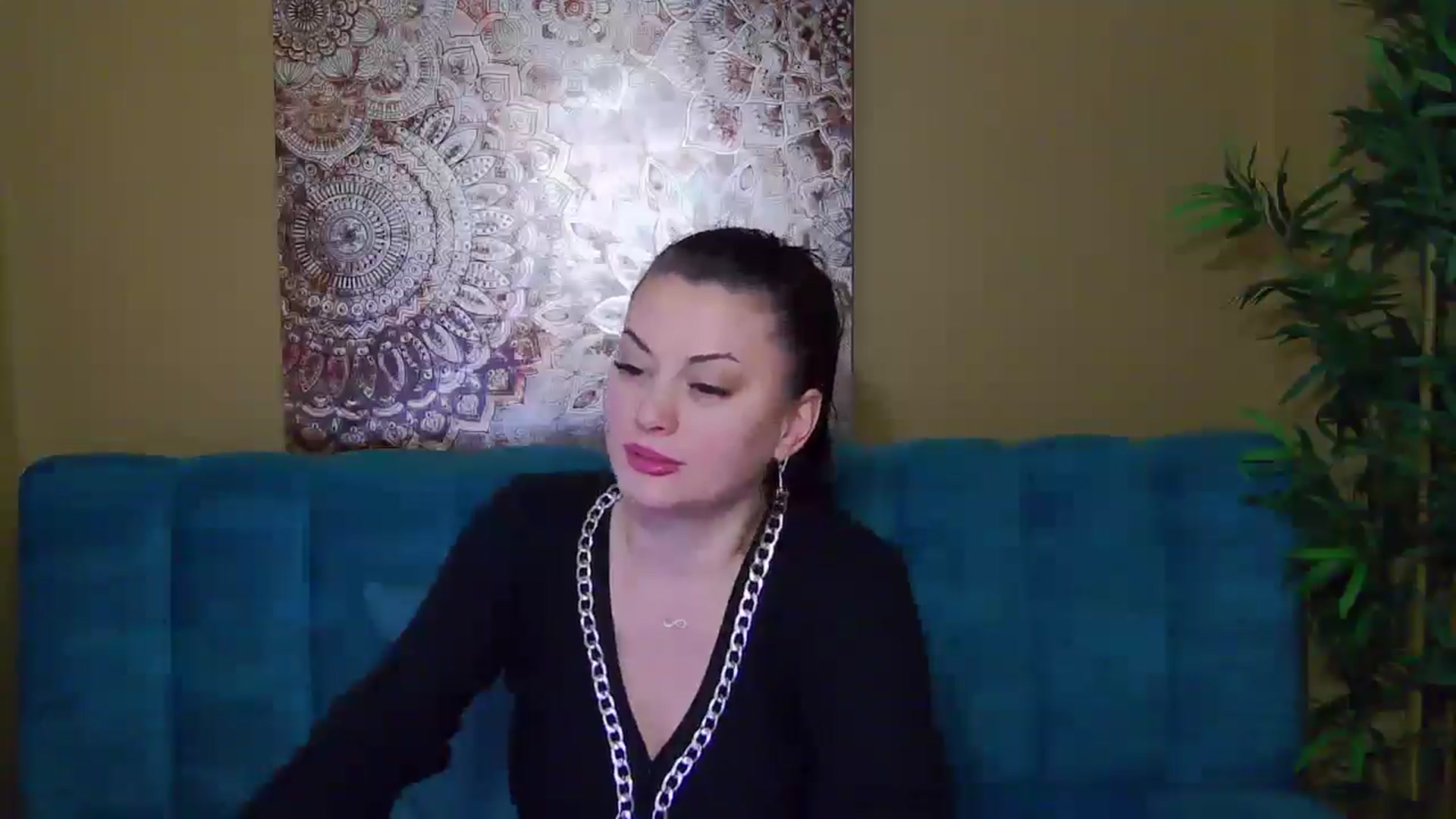 Gallery image thumbnail from ForeverChic's myfreecams stream on, 12/04/2024, 11:35 image 13 of 20