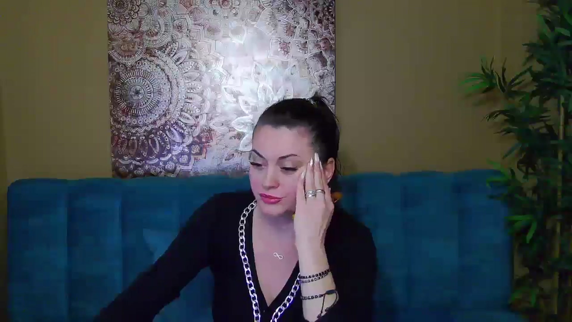 Gallery image thumbnail from ForeverChic's myfreecams stream on, 12/04/2024, 11:35 image 11 of 20