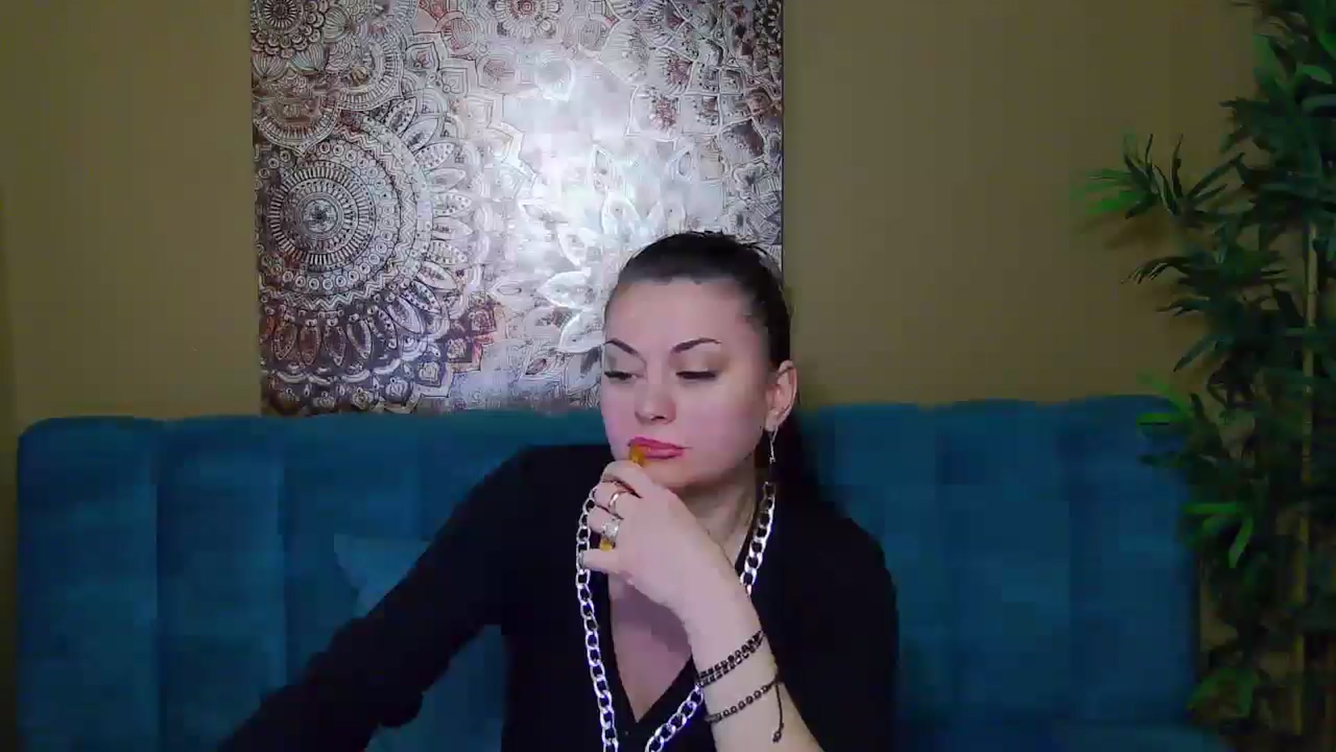 Gallery image thumbnail from ForeverChic's myfreecams stream on, 12/04/2024, 11:35 image 19 of 20