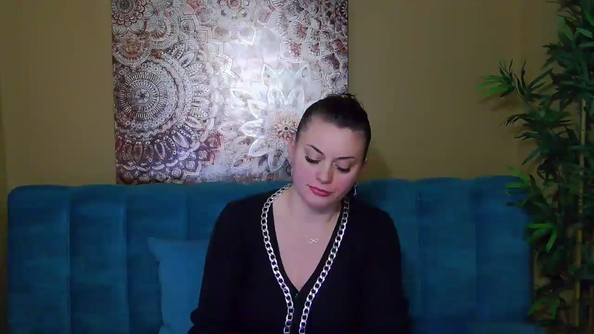 Gallery image thumbnail from ForeverChic's myfreecams stream on, 12/04/2024, 11:35 image 16 of 20