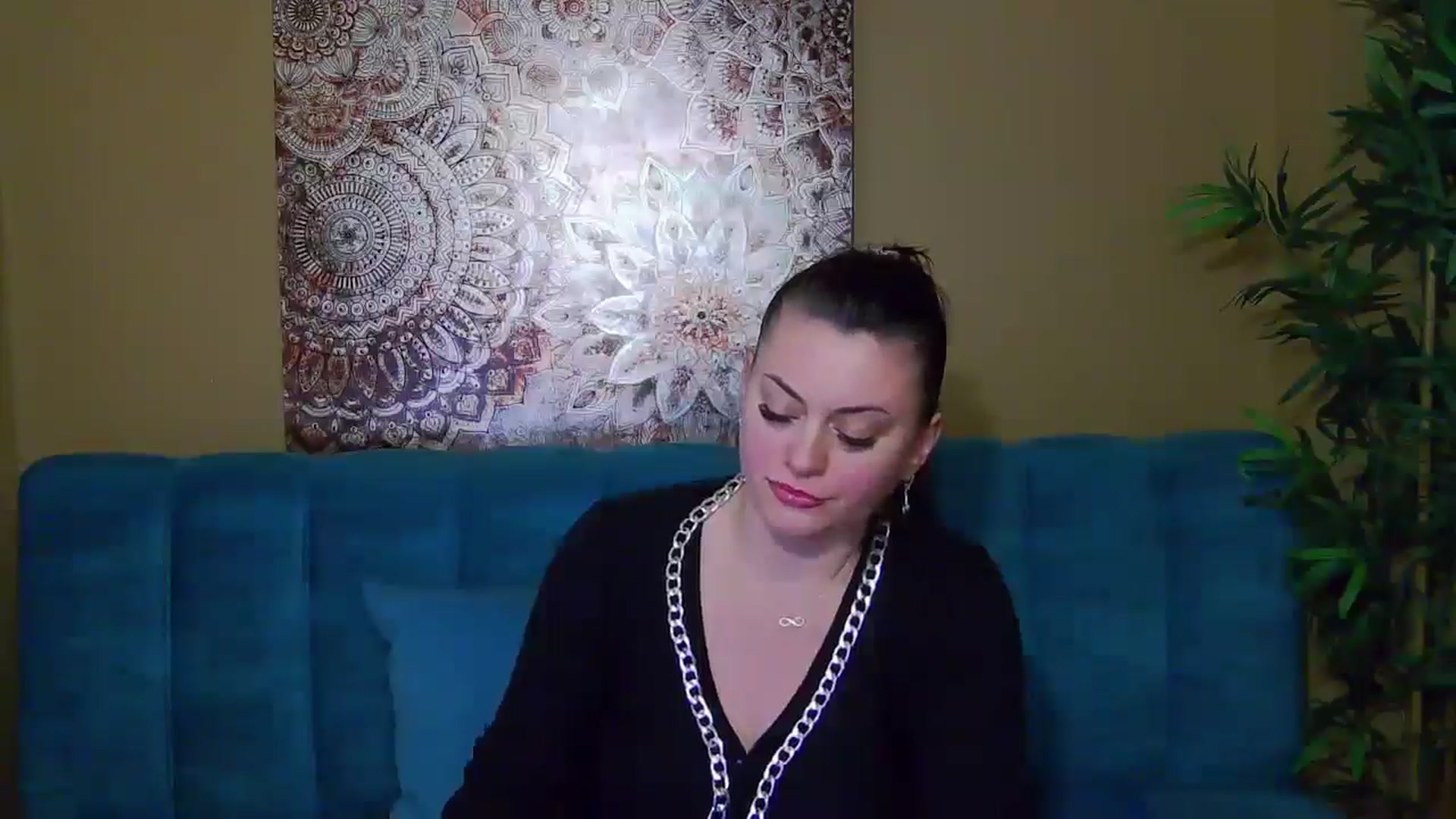 Gallery image thumbnail from ForeverChic's myfreecams stream on, 12/04/2024, 11:35 image 17 of 20