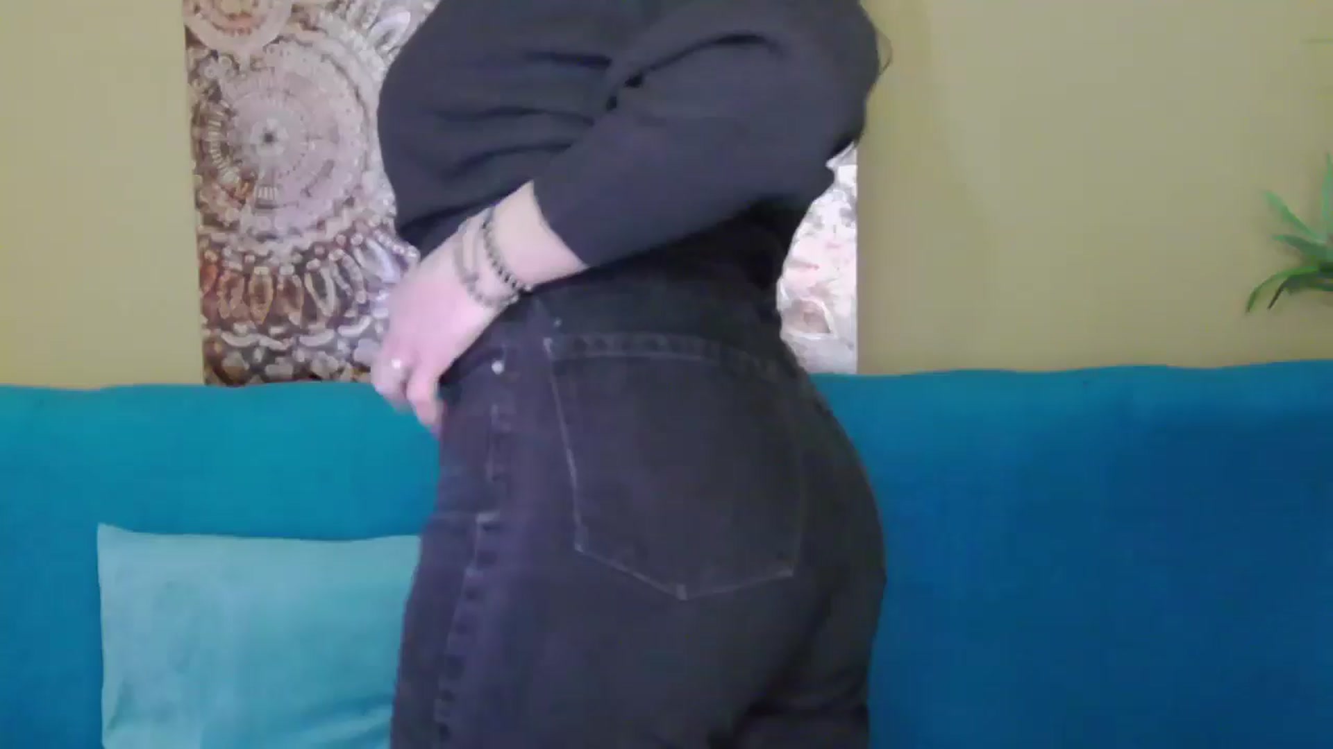 Gallery image thumbnail from ForeverChic's myfreecams stream on, 01/04/2025, 08:21 image 2 of 20