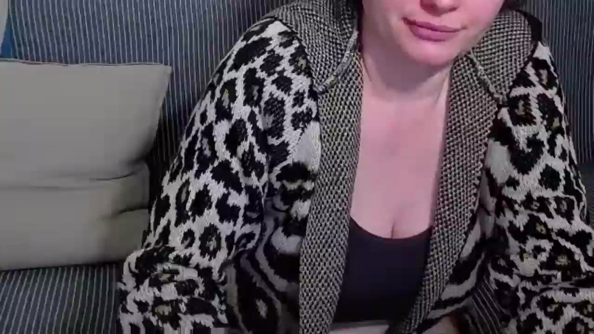 Gallery image thumbnail from ForeverChic's myfreecams stream on, 05/28/2025, 11:34 image 18 of 20