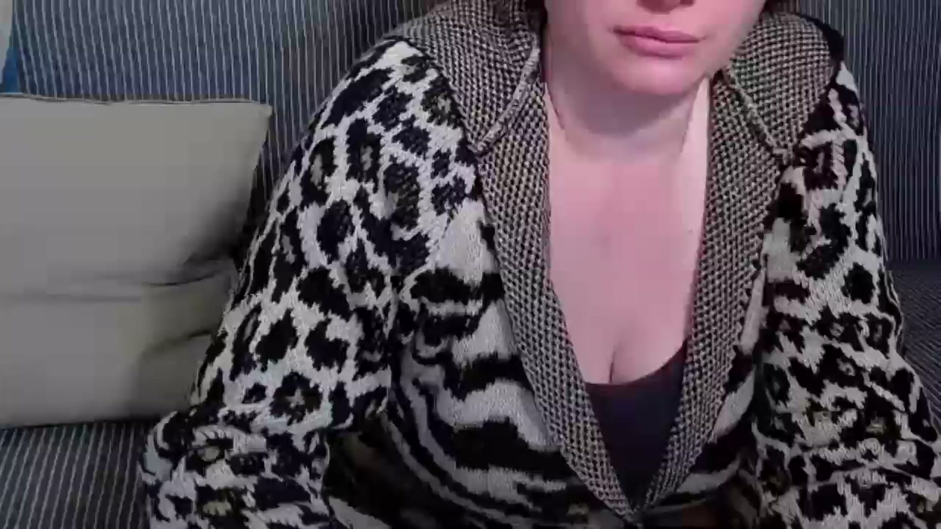 Gallery image thumbnail from ForeverChic's myfreecams stream on, 05/28/2025, 11:34 image 10 of 20