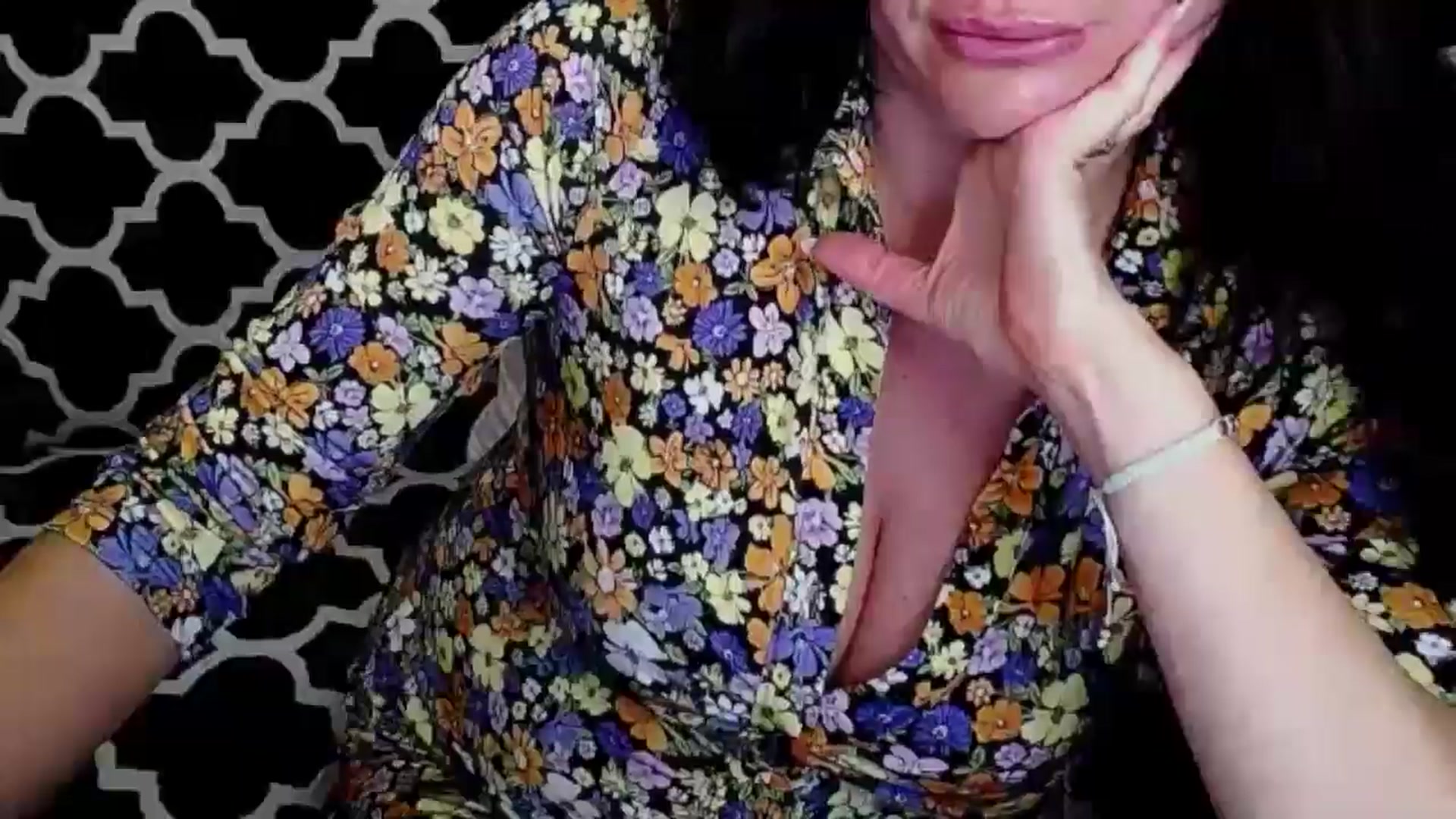 Gallery image thumbnail from ForeverChic's myfreecams stream on, 08/29/2025, 07:59 image 11 of 20