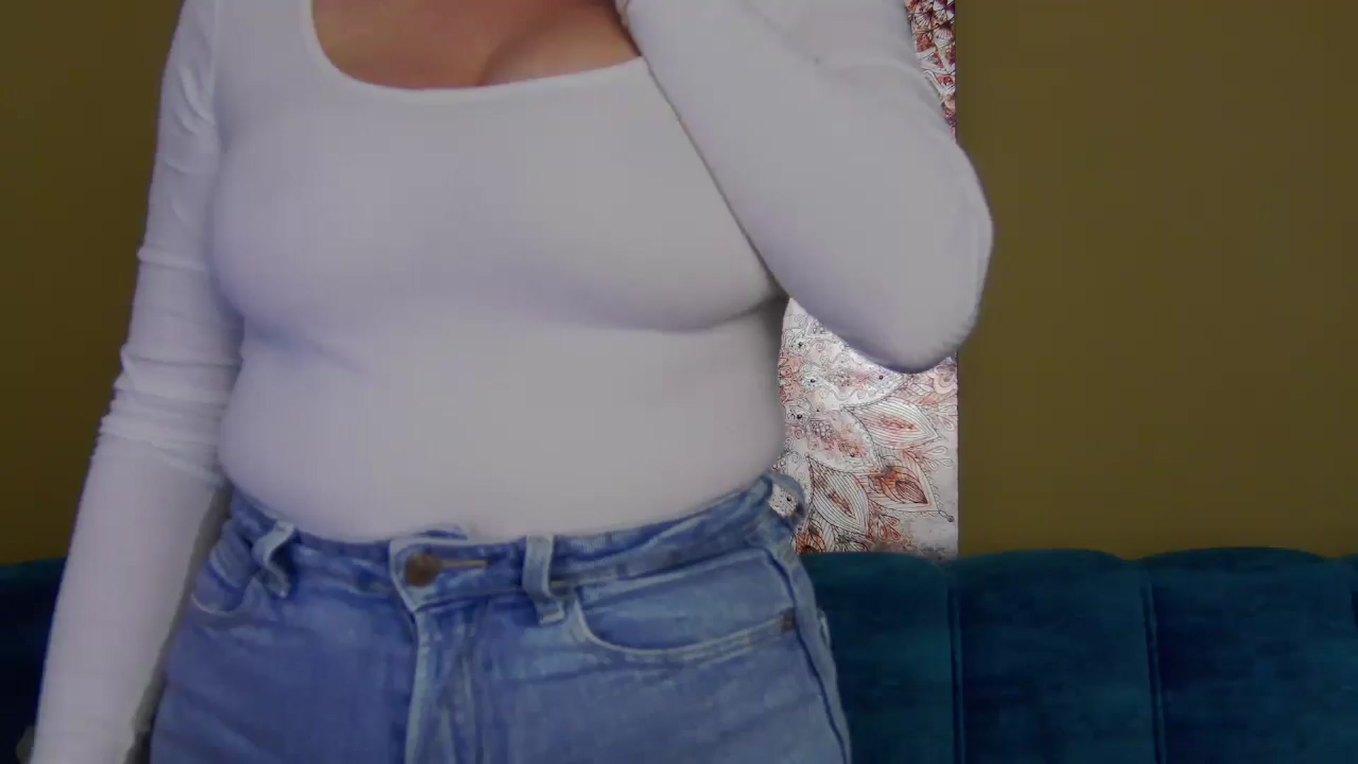 Gallery image thumbnail from ForeverChic's myfreecams stream on, 10/28/2025, 08:24 image 11 of 20