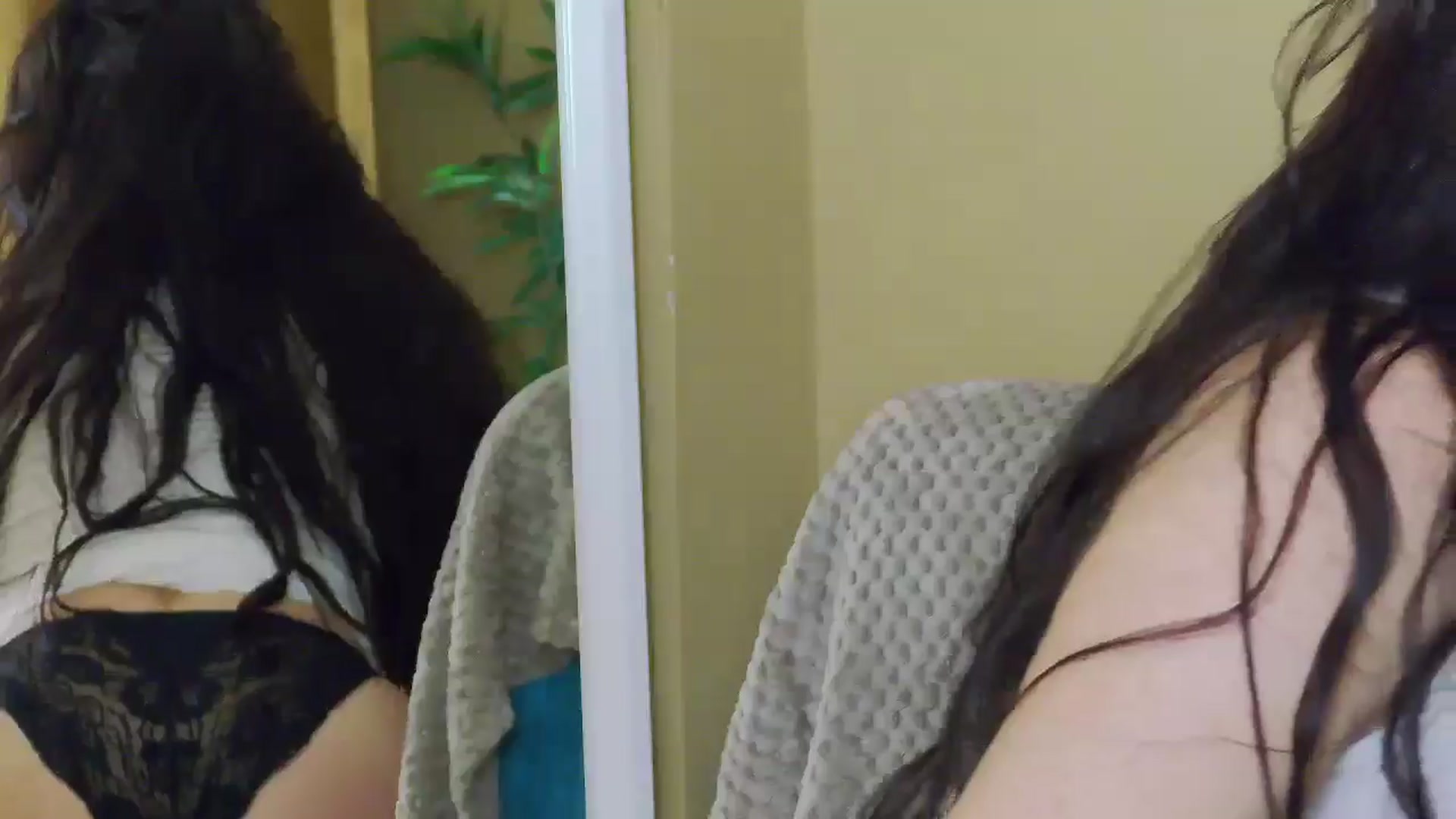 Gallery image thumbnail from ForeverChic's myfreecams stream on, 12/10/2025, 14:14 image 14 of 20