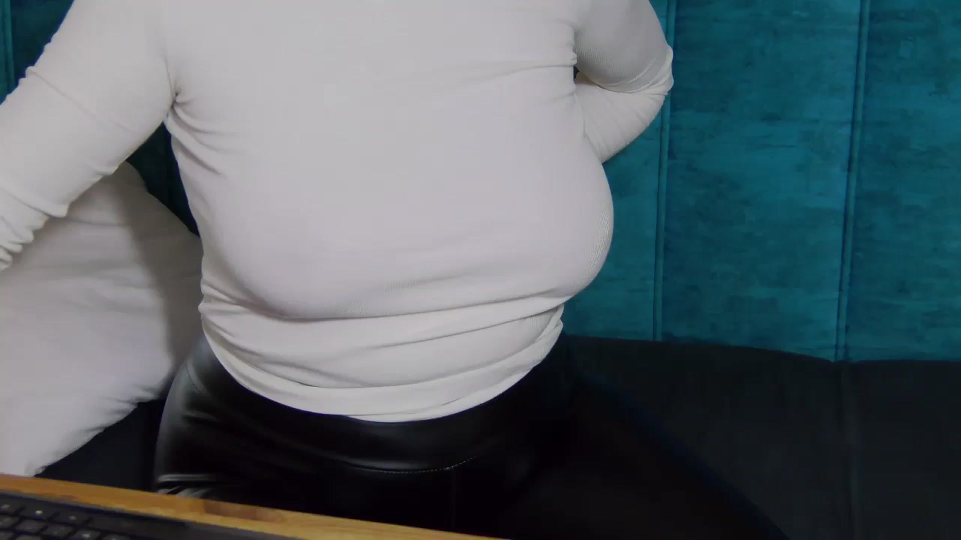 Gallery image thumbnail from ForeverChic's myfreecams stream on, 03/12/2026, 17:00 image 2 of 20