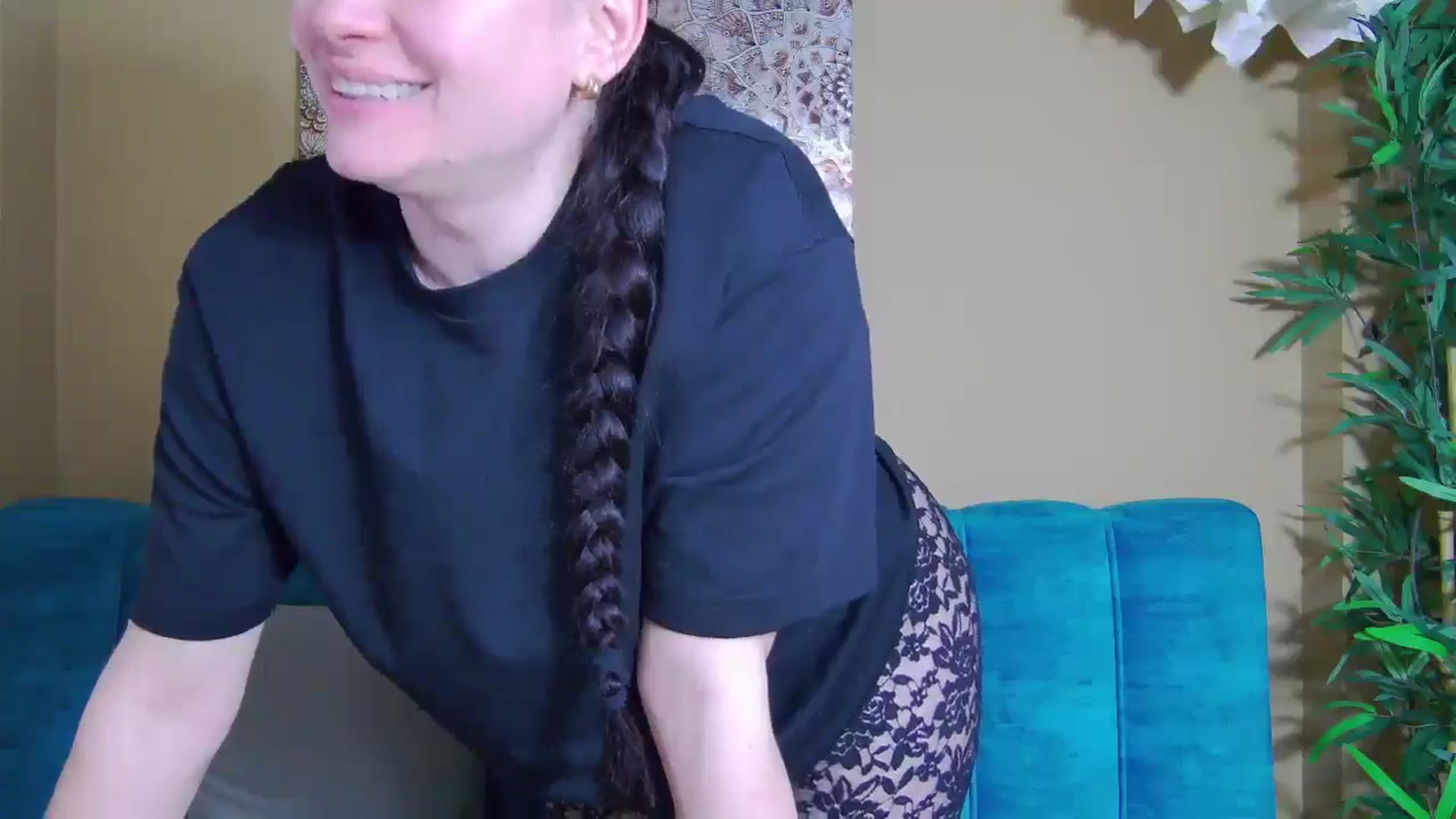 Gallery image thumbnail from ForeverChic's myfreecams stream on, 04/17/2026, 13:40 image 10 of 20