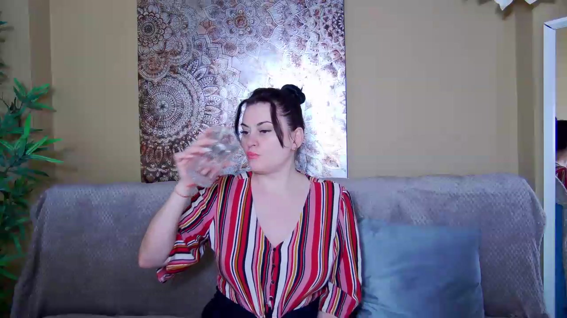 Gallery image thumbnail from ForeverChic's myfreecams stream on, 06/03/2026, 10:25 image 8 of 20