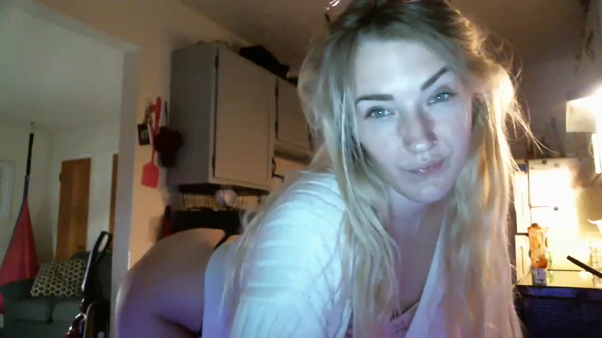 Gallery image thumbnail from ForeverLace's myfreecams stream on, 12/31/2022, 24:39 image 9 of 20