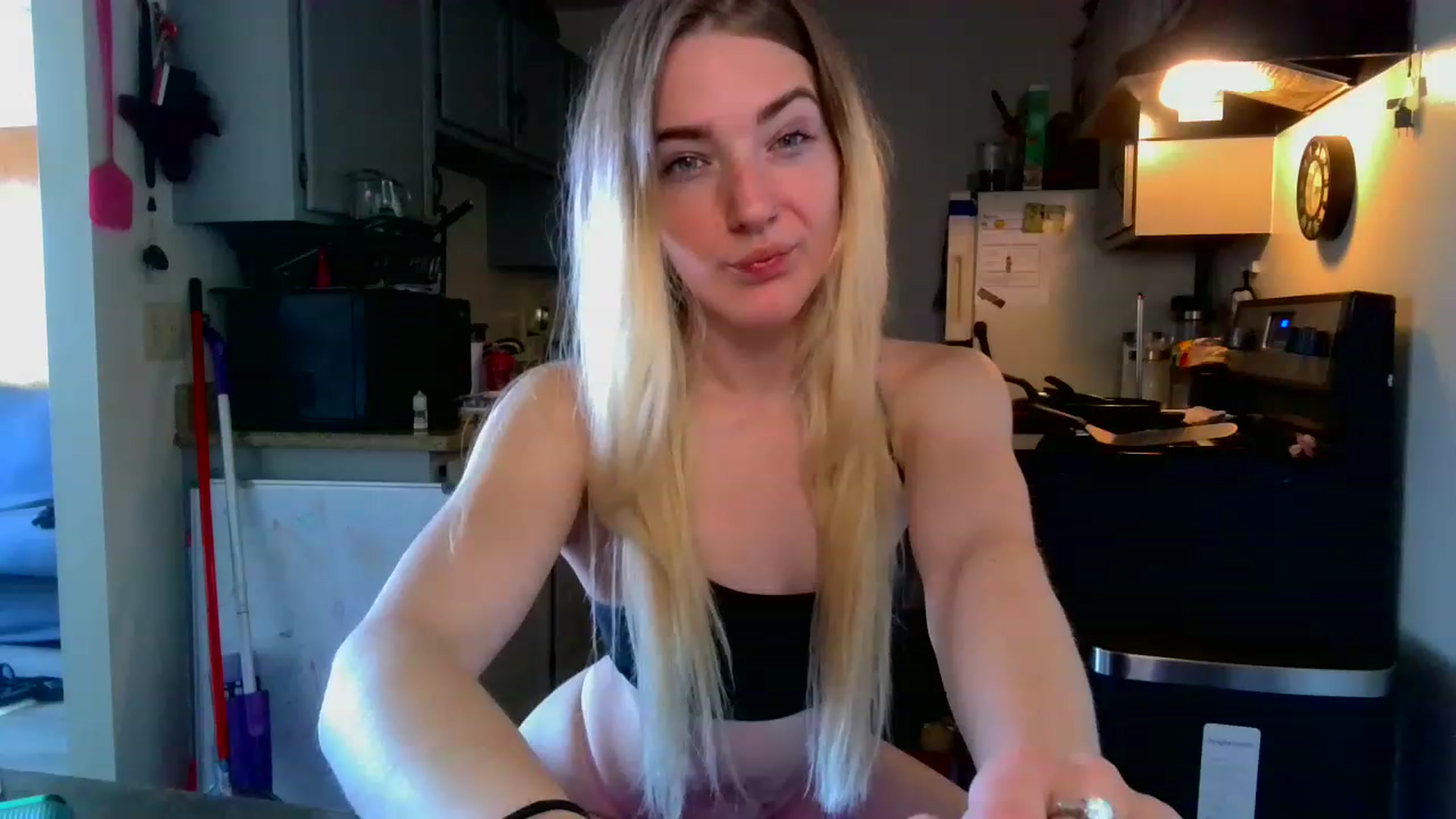 Gallery image thumbnail from ForeverLace's myfreecams stream on, 04/25/2023, 15:32 image 3 of 20