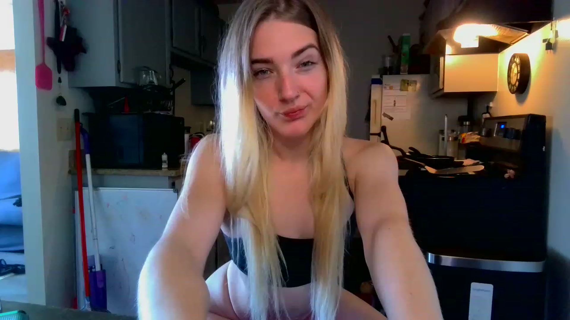 Gallery image thumbnail from ForeverLace's myfreecams stream on, 04/25/2023, 15:32 image 4 of 20