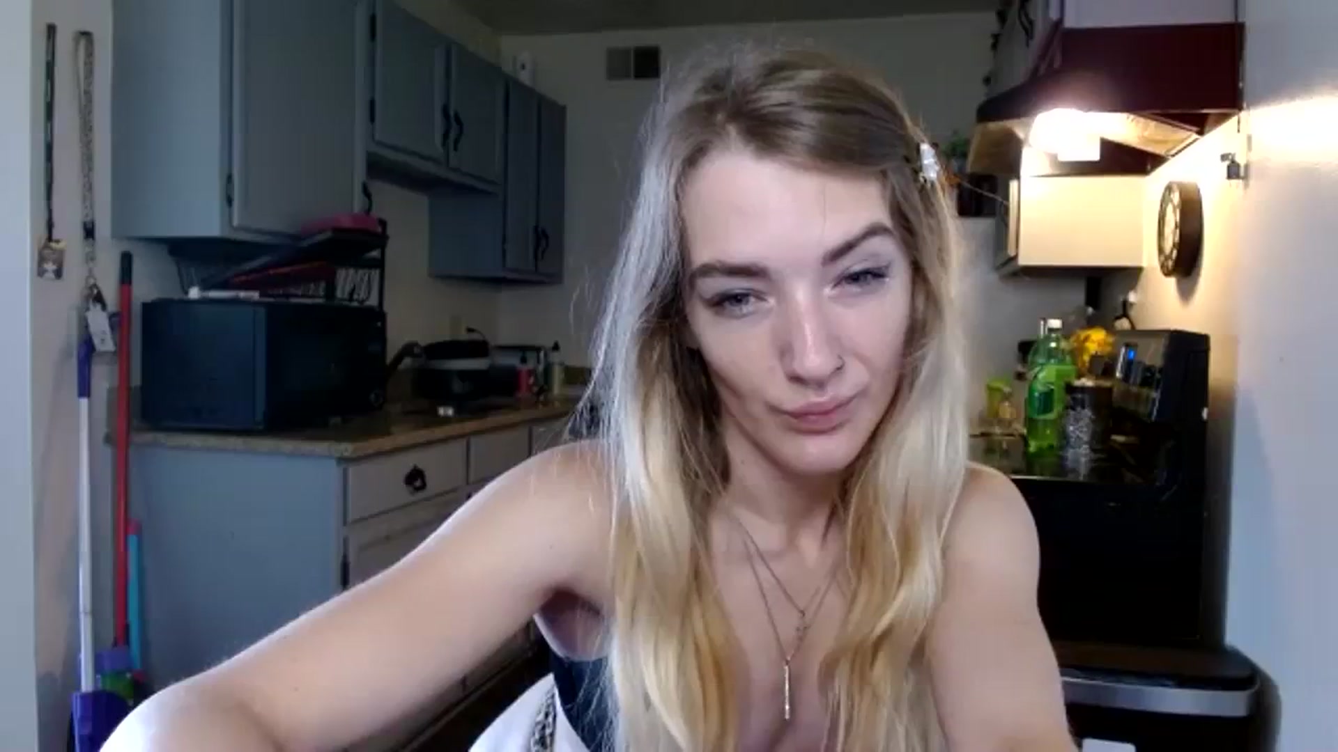 Gallery image thumbnail from ForeverLace's myfreecams stream on, 08/14/2023, 13:50 image 17 of 20