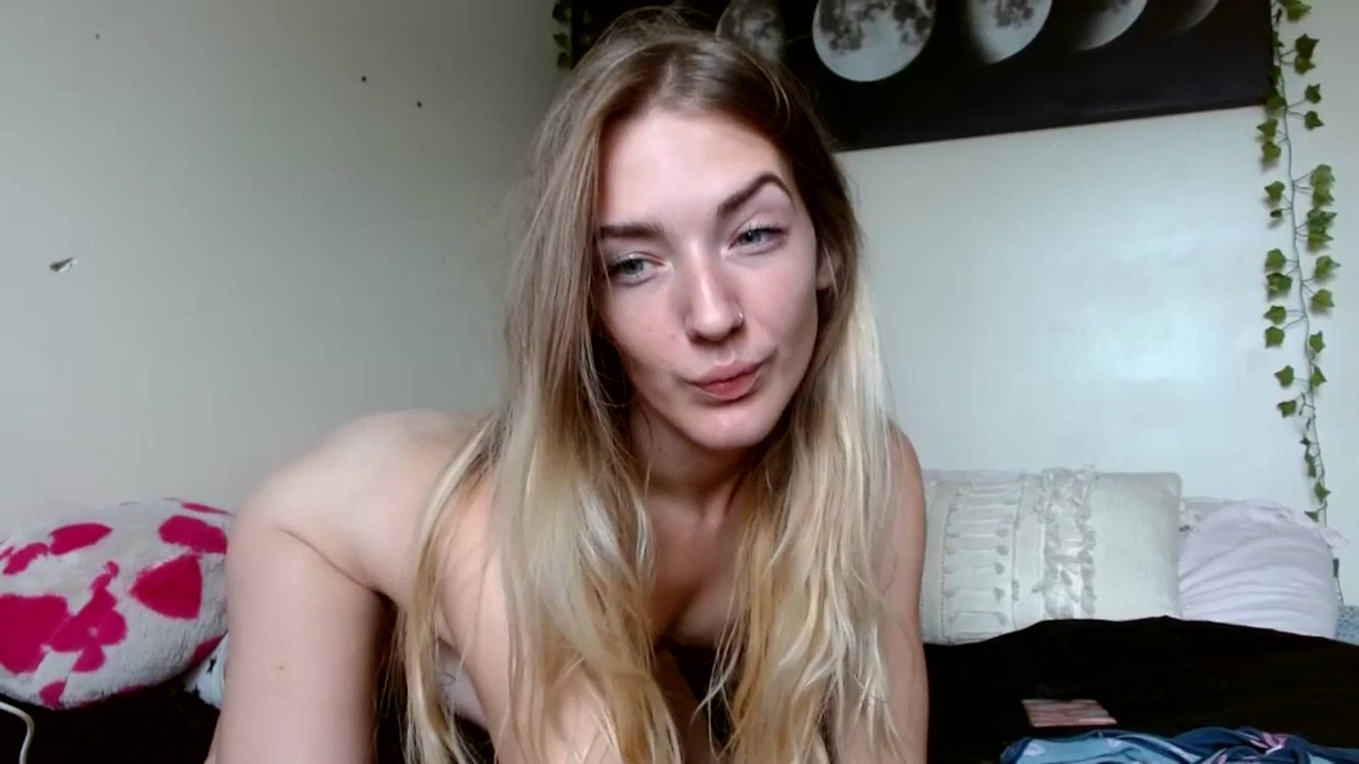 Gallery image thumbnail from ForeverLace's myfreecams stream on, 09/17/2023, 16:00 image 4 of 20