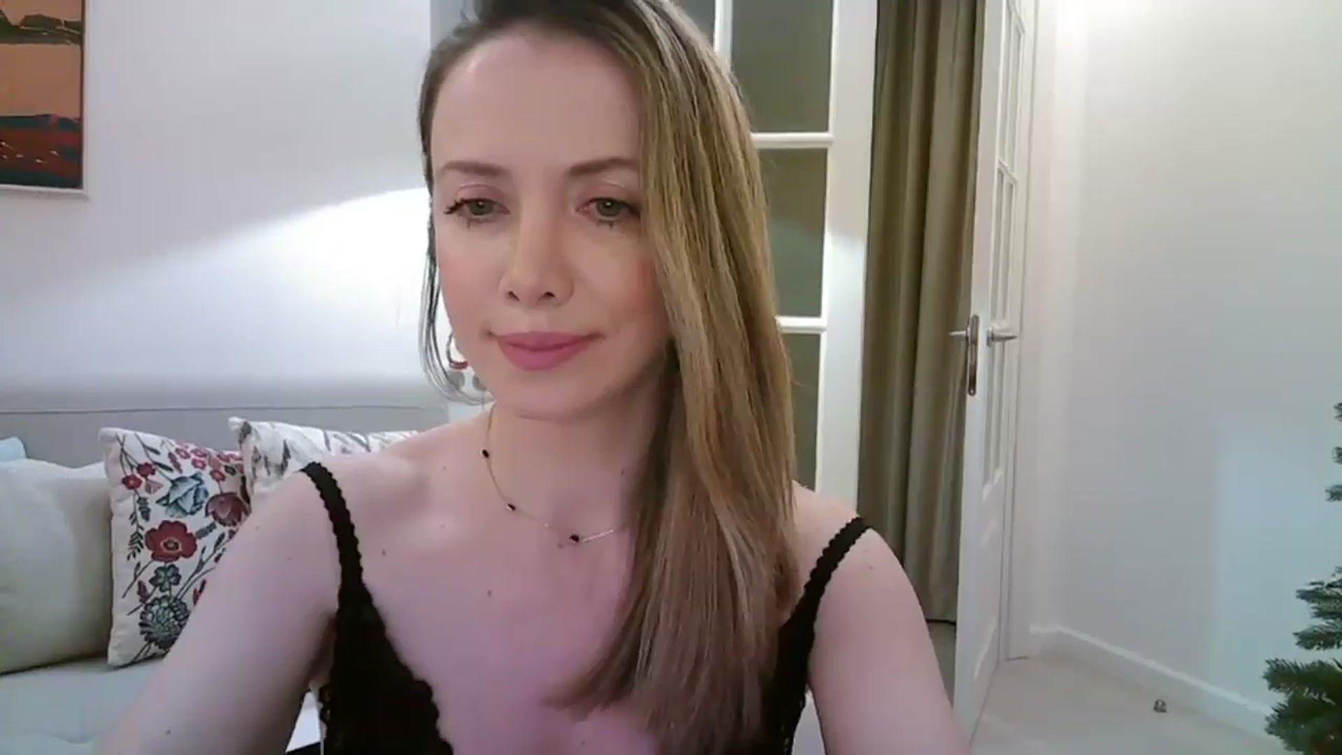 Gallery image thumbnail from Forever_Mila's myfreecams stream on, 12/21/2025, 03:20 image 4 of 20