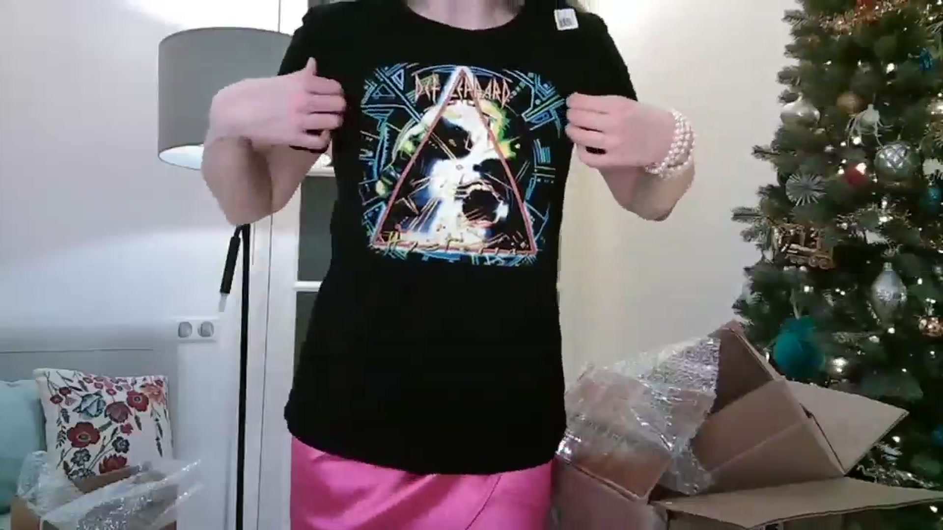 Gallery image thumbnail from Forever_Mila's myfreecams stream on, 12/25/2025, 24:03 image 18 of 20