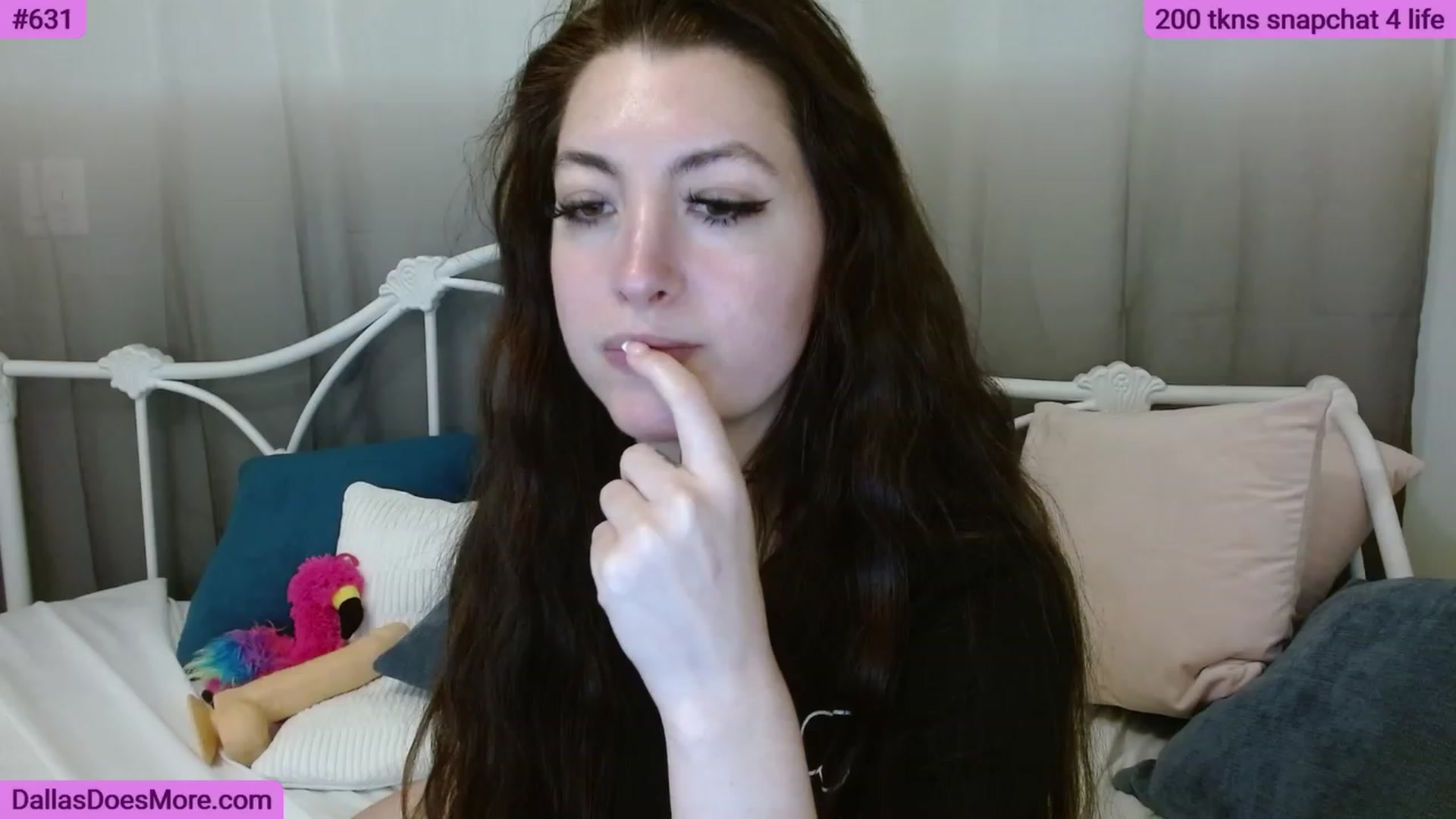 Gallery image thumbnail from FortWorthOhMy's myfreecams stream on, 06/06/2023, 21:38 image 14 of 20
