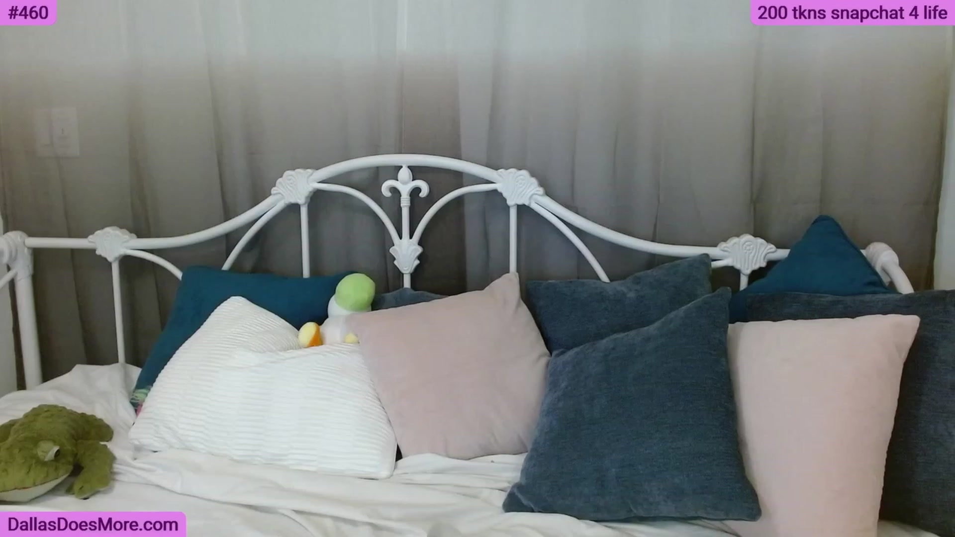 Gallery image thumbnail from FortWorthOhMy's myfreecams stream on, 06/08/2023, 01:33 image 4 of 20