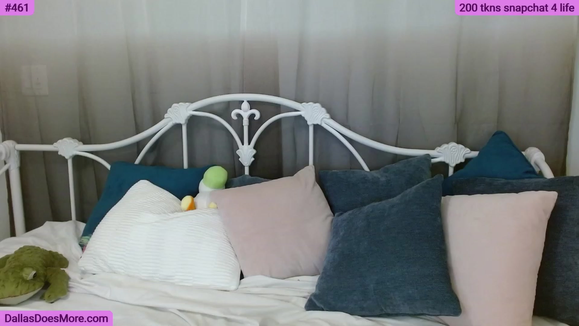Gallery image thumbnail from FortWorthOhMy's myfreecams stream on, 06/08/2023, 01:33 image 6 of 20