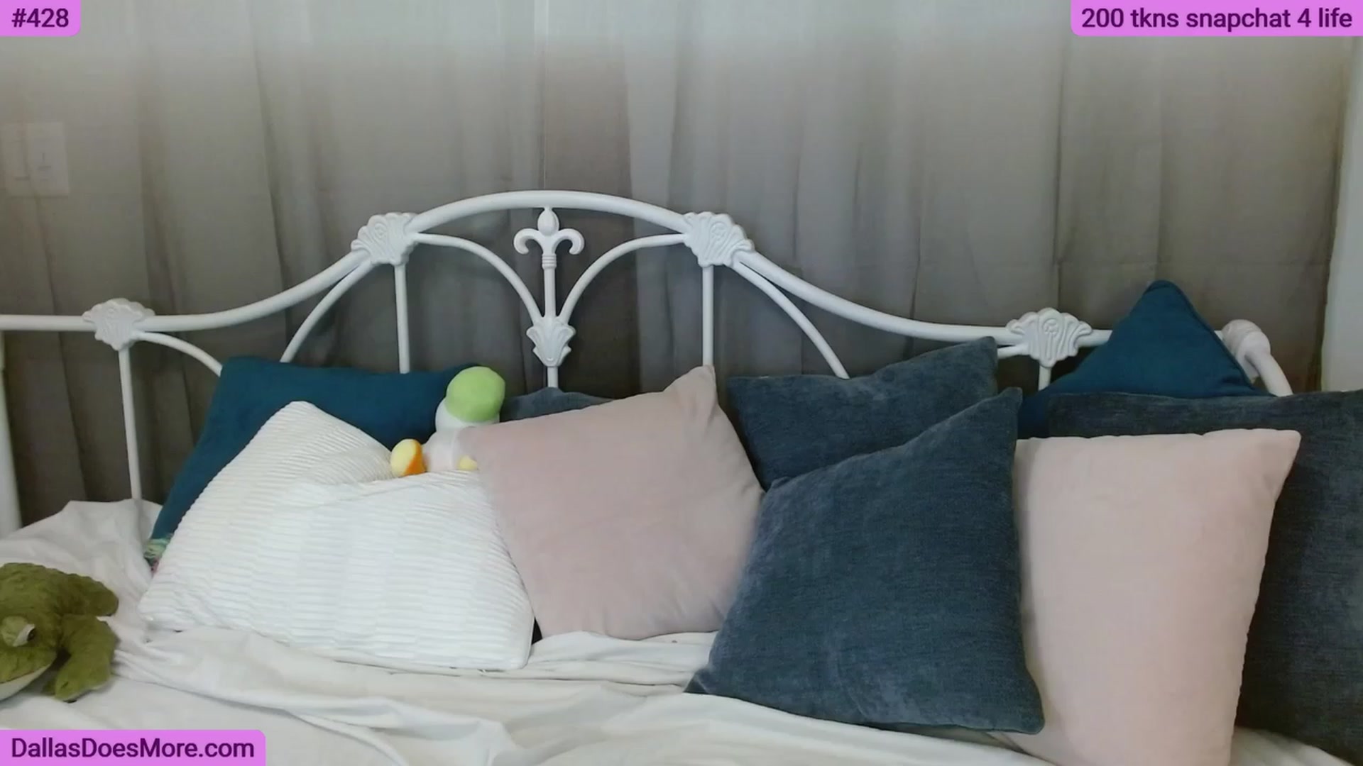 Gallery image thumbnail from FortWorthOhMy's myfreecams stream on, 06/08/2023, 02:41 image 4 of 20