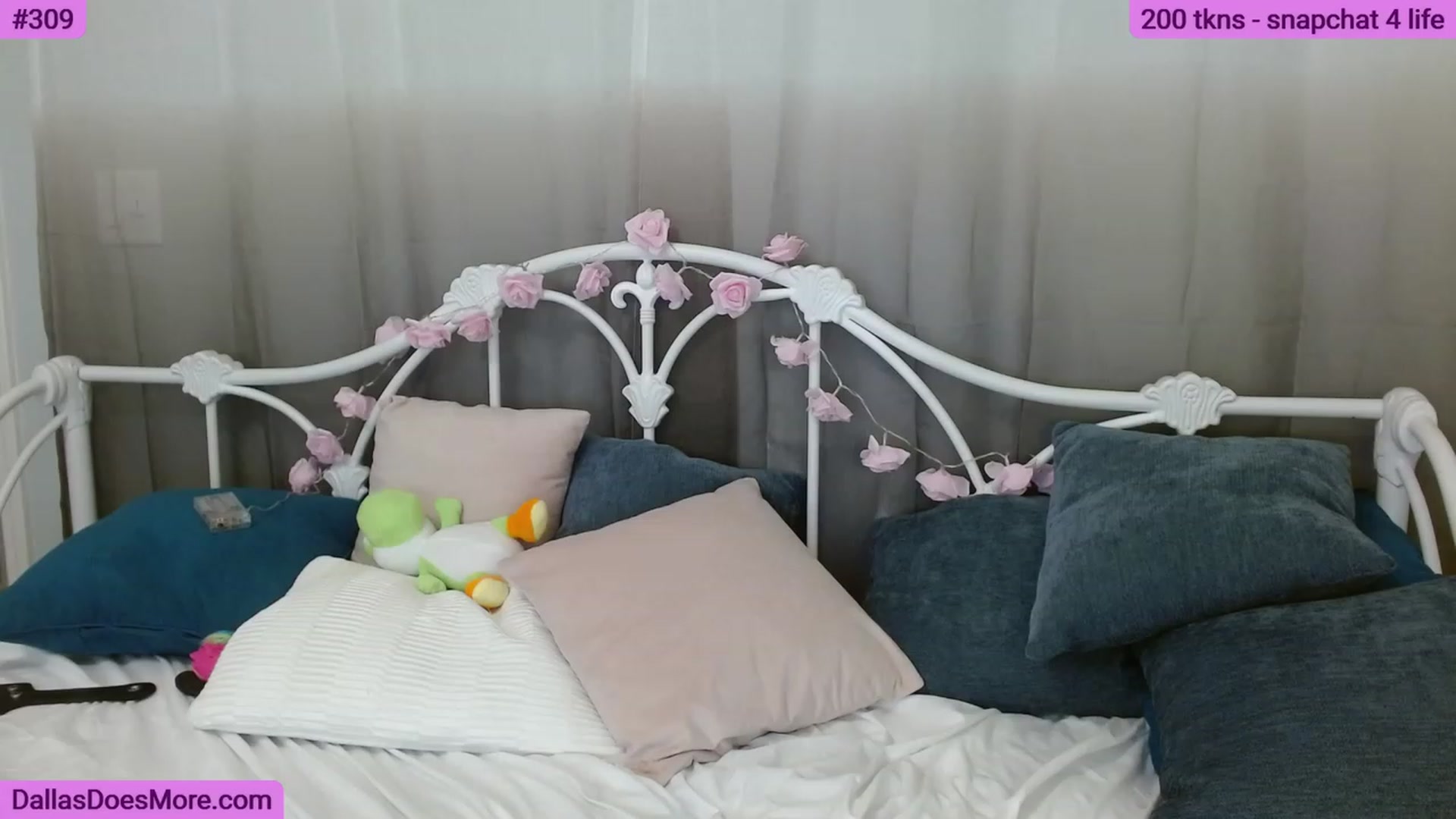Gallery image thumbnail from FortWorthOhMy's myfreecams stream on, 06/12/2023, 20:14 image 10 of 20