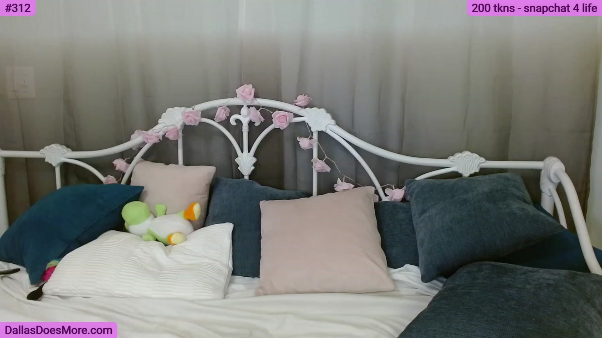 Gallery image thumbnail from FortWorthOhMy's myfreecams stream on, 06/13/2023, 03:01 image 5 of 20