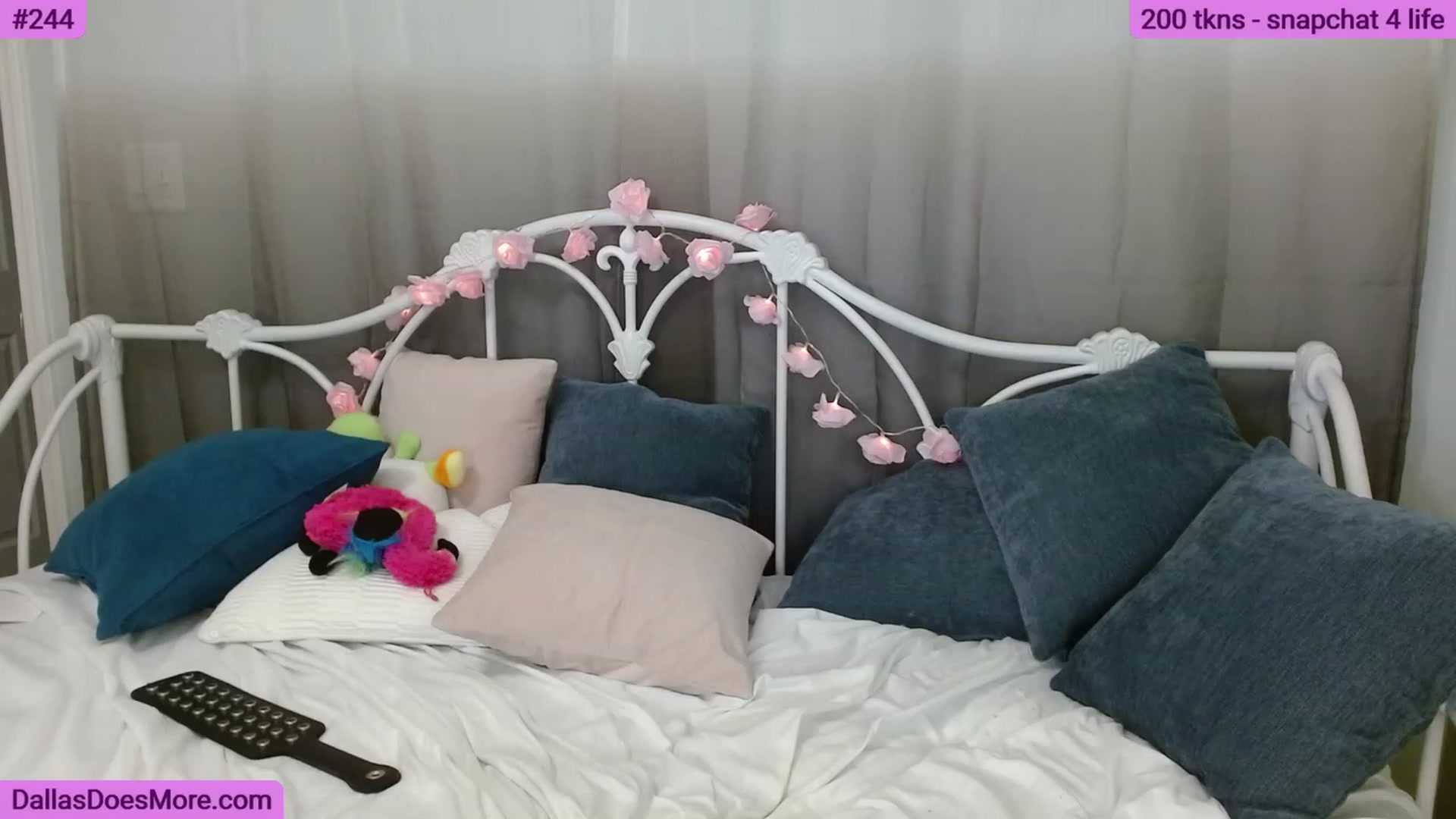 Gallery image thumbnail from FortWorthOhMy's myfreecams stream on, 06/17/2023, 01:50 image 7 of 20