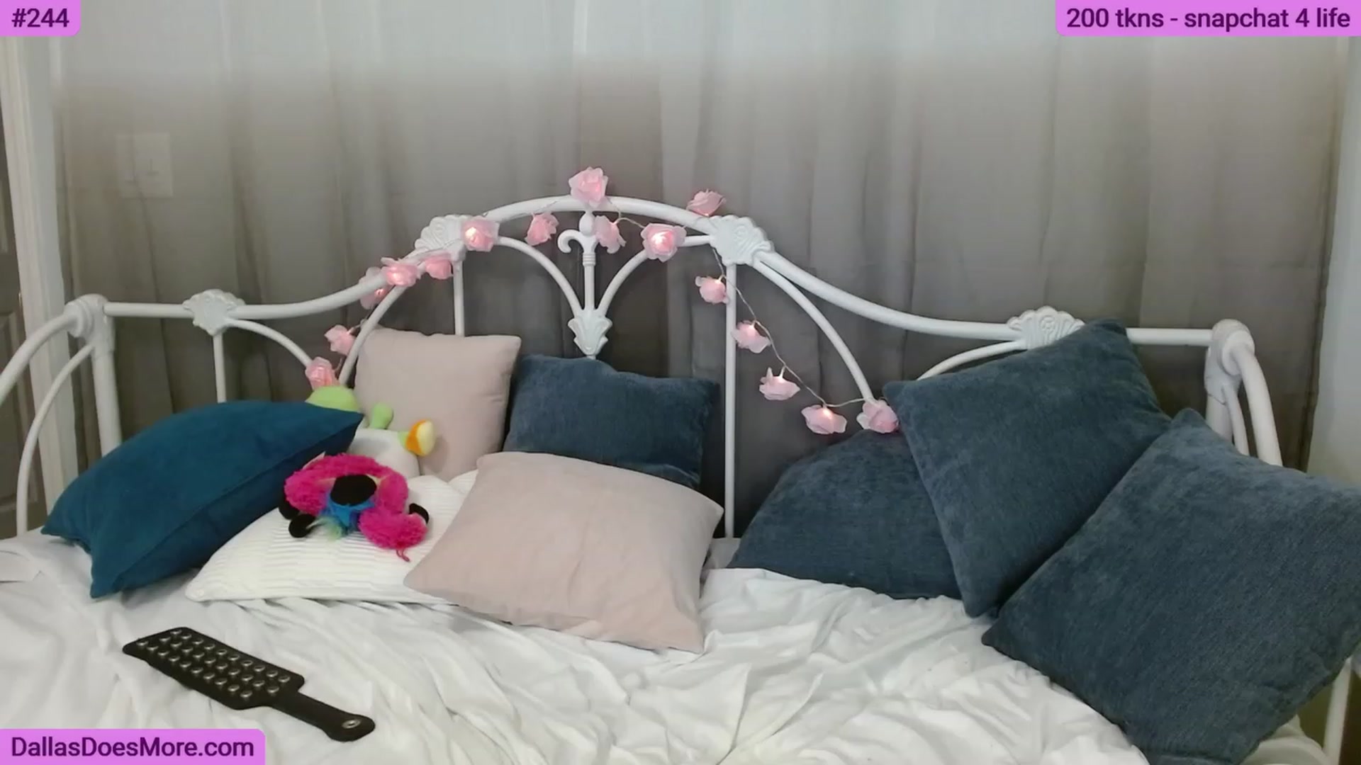 Gallery image thumbnail from FortWorthOhMy's myfreecams stream on, 06/17/2023, 01:50 image 5 of 20
