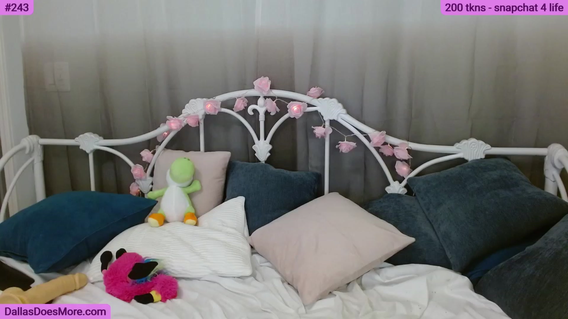 Gallery image thumbnail from FortWorthOhMy's myfreecams stream on, 06/18/2023, 23:25 image 8 of 20