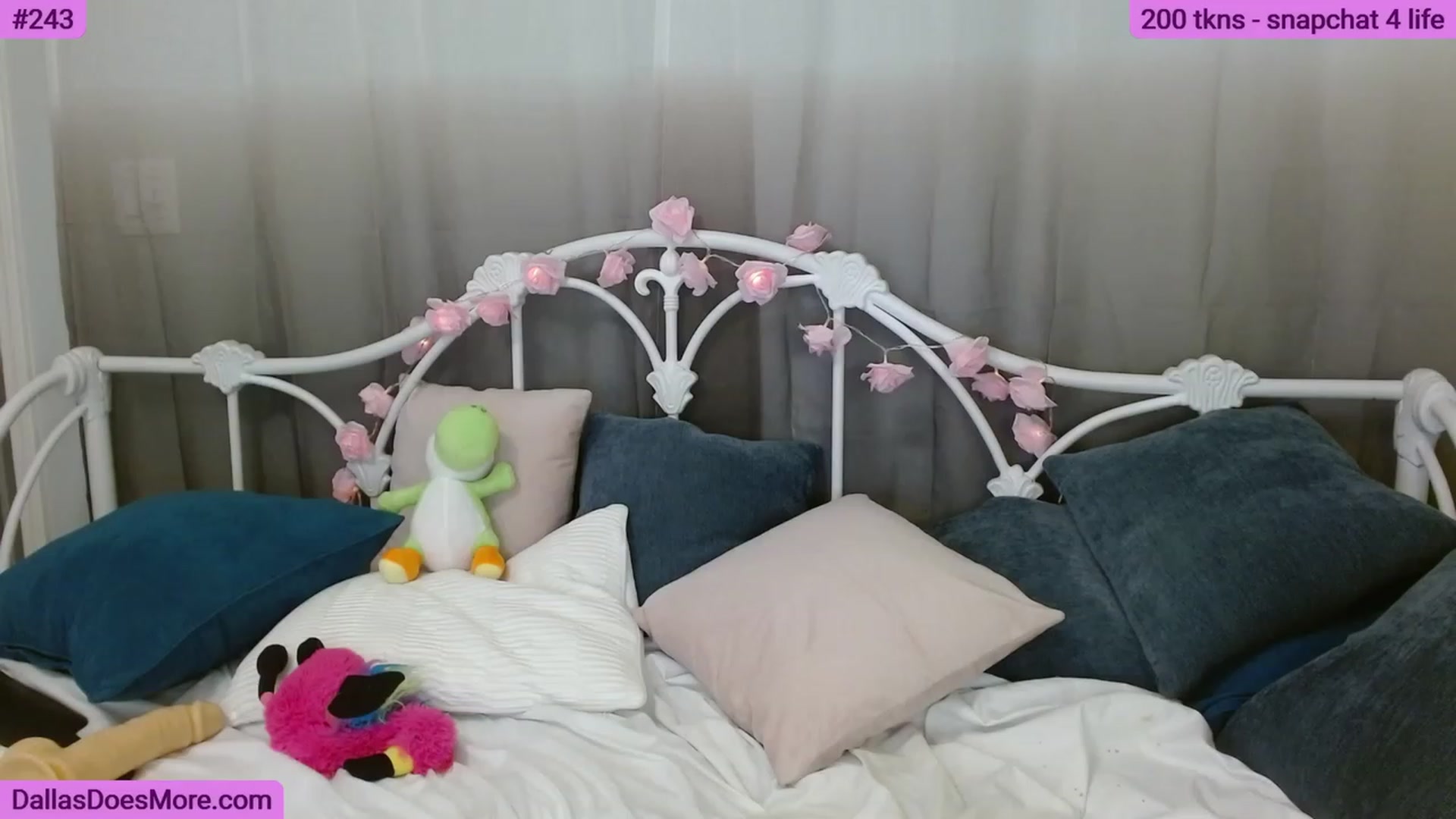 Gallery image thumbnail from FortWorthOhMy's myfreecams stream on, 06/18/2023, 23:25 image 1 of 20