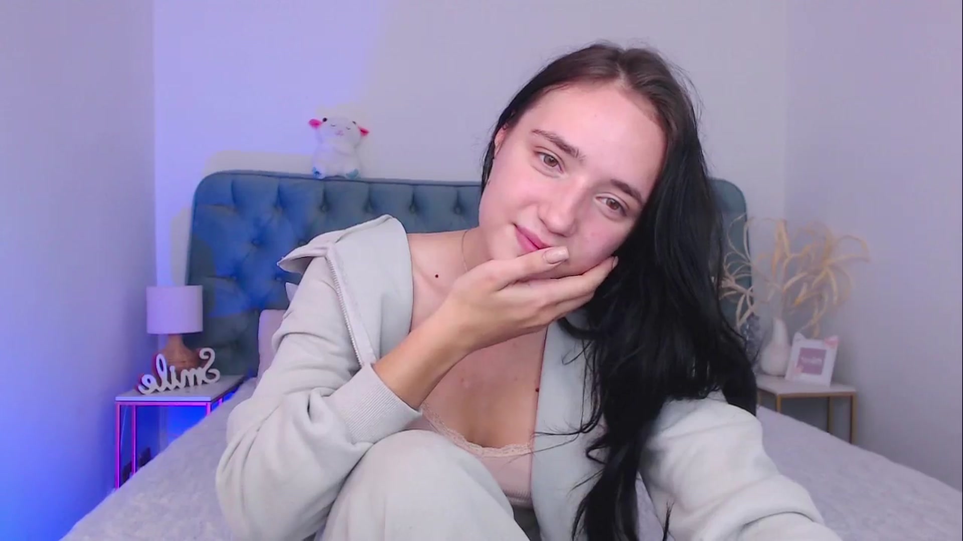 Gallery image thumbnail from Fortune777_'s myfreecams stream on, 10/14/2025, 11:44 image 5 of 20