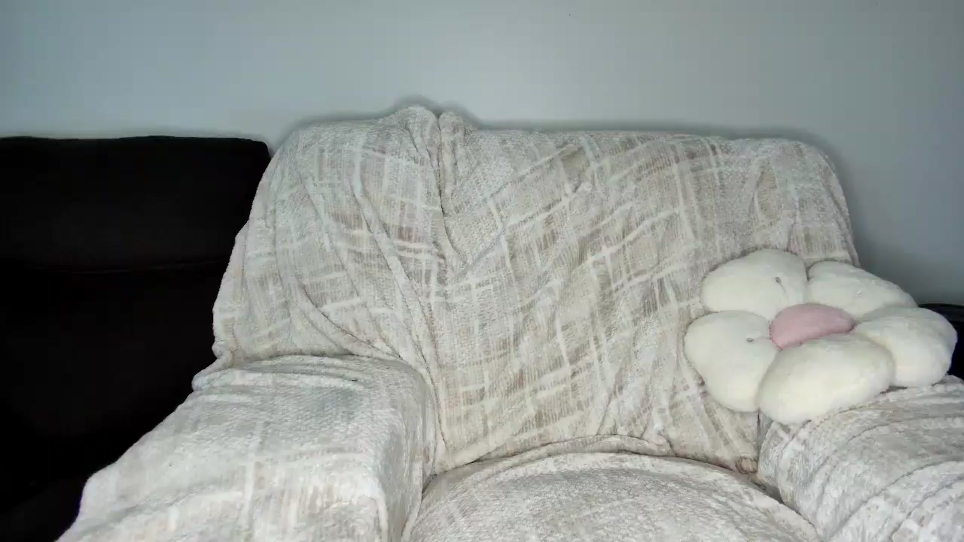 Gallery image thumbnail from FourEyesx's myfreecams stream on, 09/25/2025, 19:23 image 19 of 20