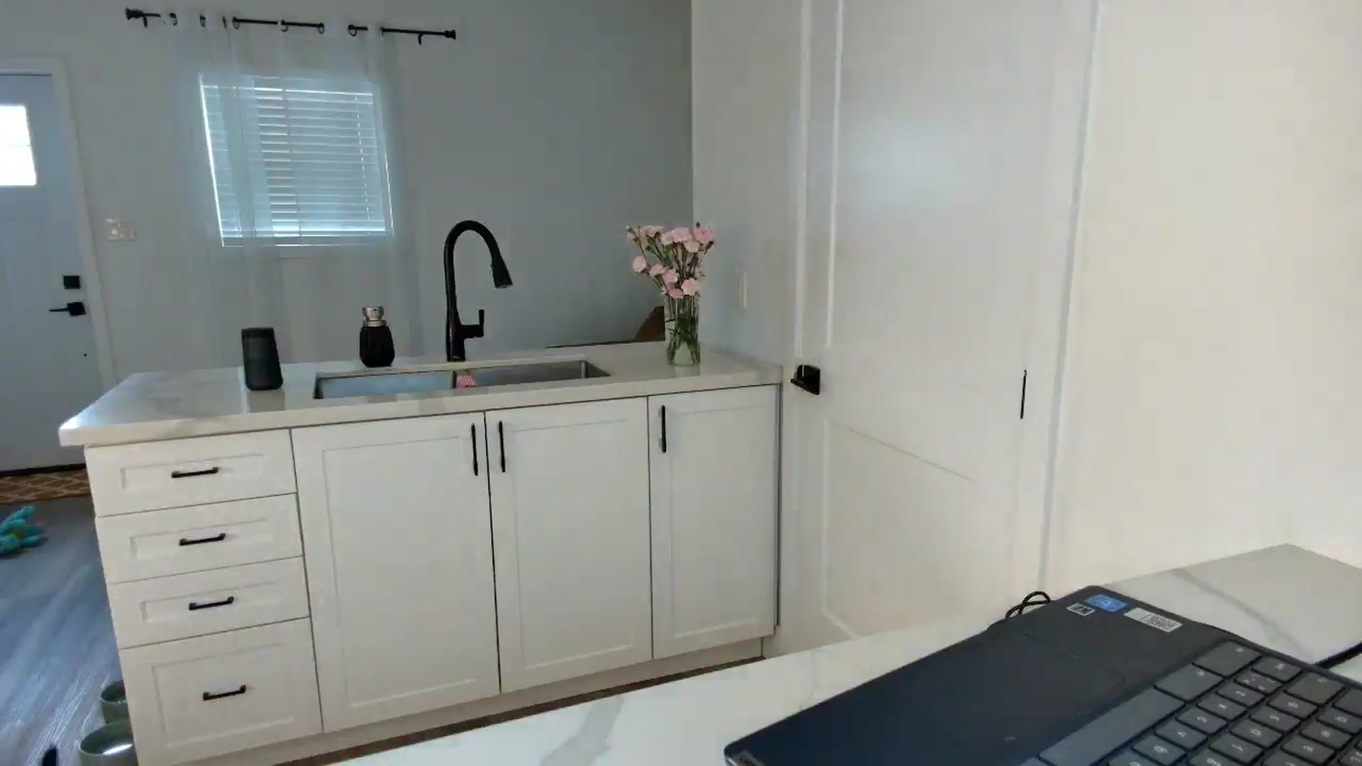 Gallery image thumbnail from FourEyesx's myfreecams stream on, 11/15/2025, 16:45 image 19 of 20