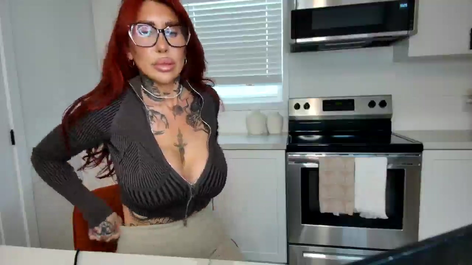 Gallery image thumbnail from FourEyesx's myfreecams stream on, 01/12/2026, 15:44 image 15 of 20