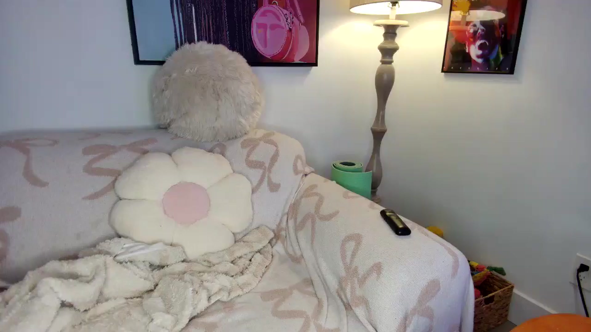 Gallery image thumbnail from FourEyesx's myfreecams stream on, 01/13/2026, 04:28 image 1 of 20
